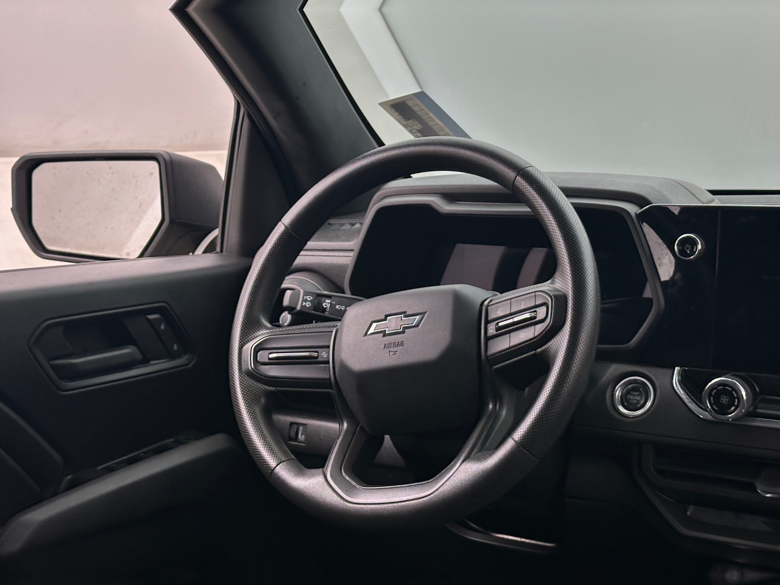 Thumbnail: 2023 Chevrolet Colorado - 5