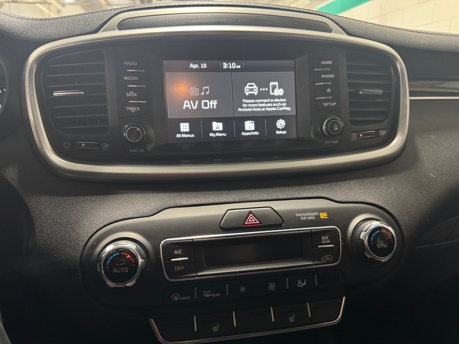 Thumbnail: 2019 Kia Sorento - 4