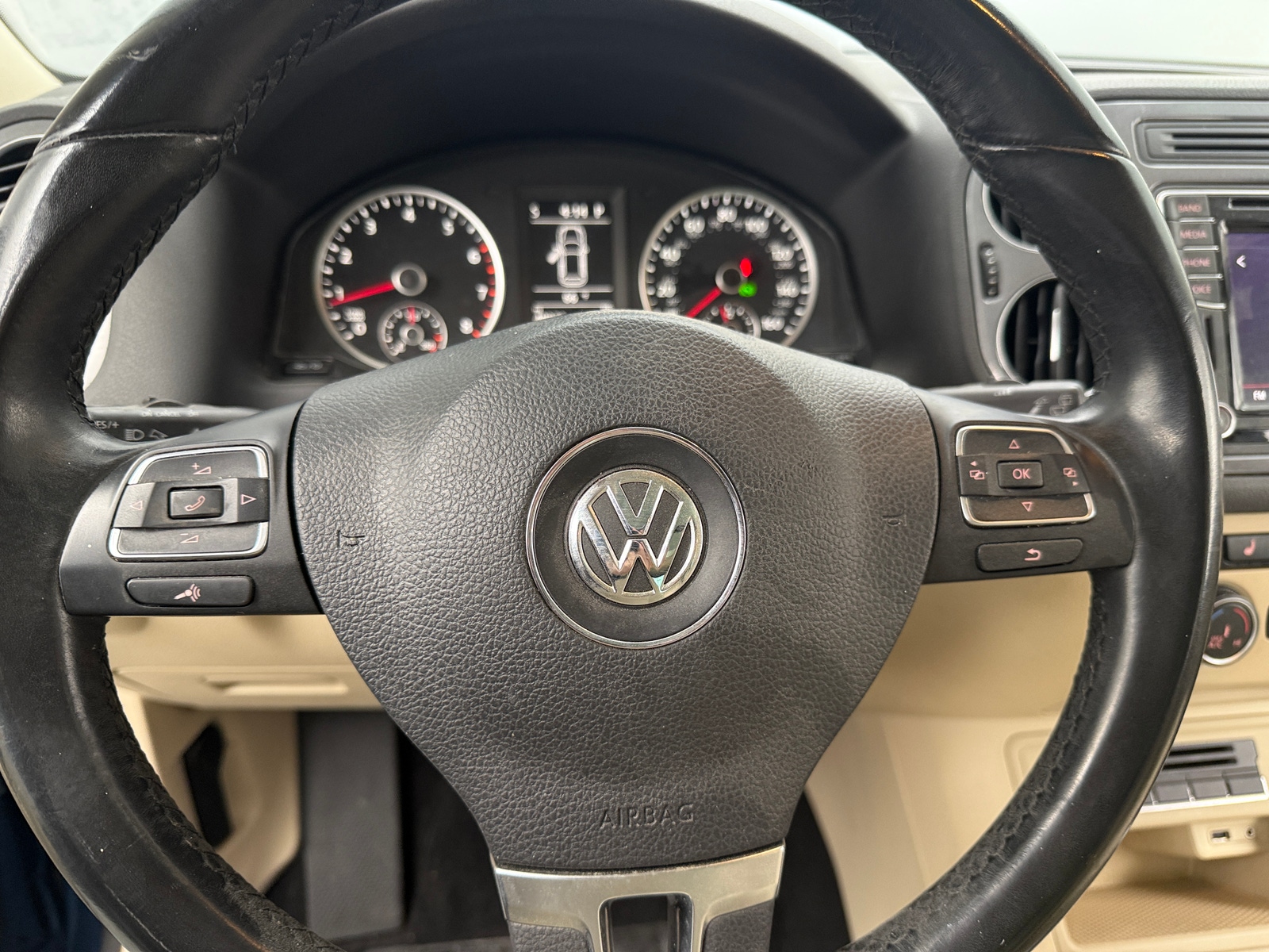 Thumbnail: 2017 Volkswagen Tiguan - 4