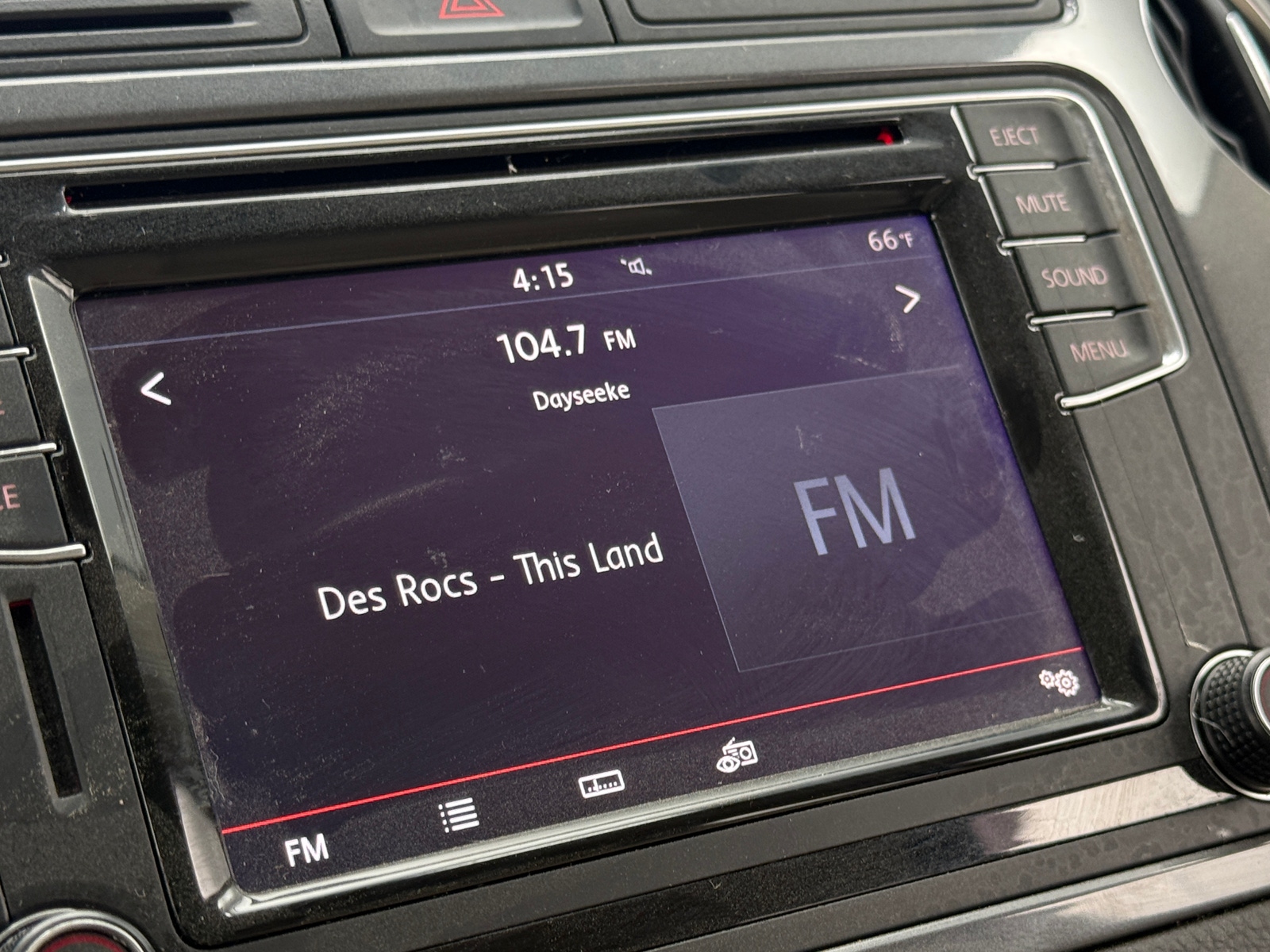 Thumbnail: 2017 Volkswagen Tiguan - 3