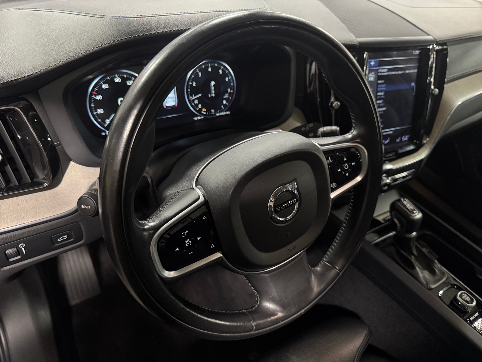 Thumbnail: 2018 Volvo XC60 - 4