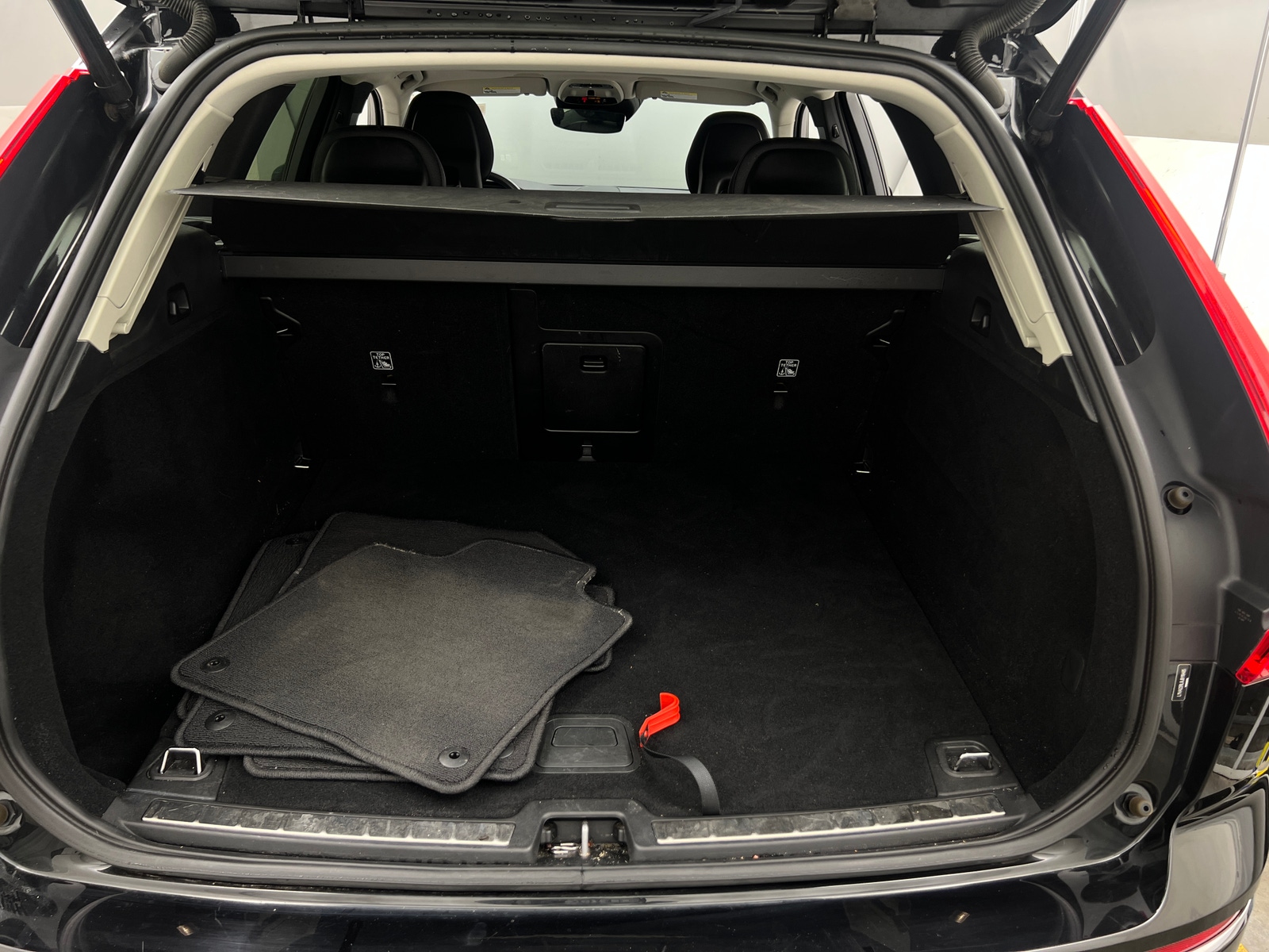 Thumbnail: 2018 Volvo XC60 - 6