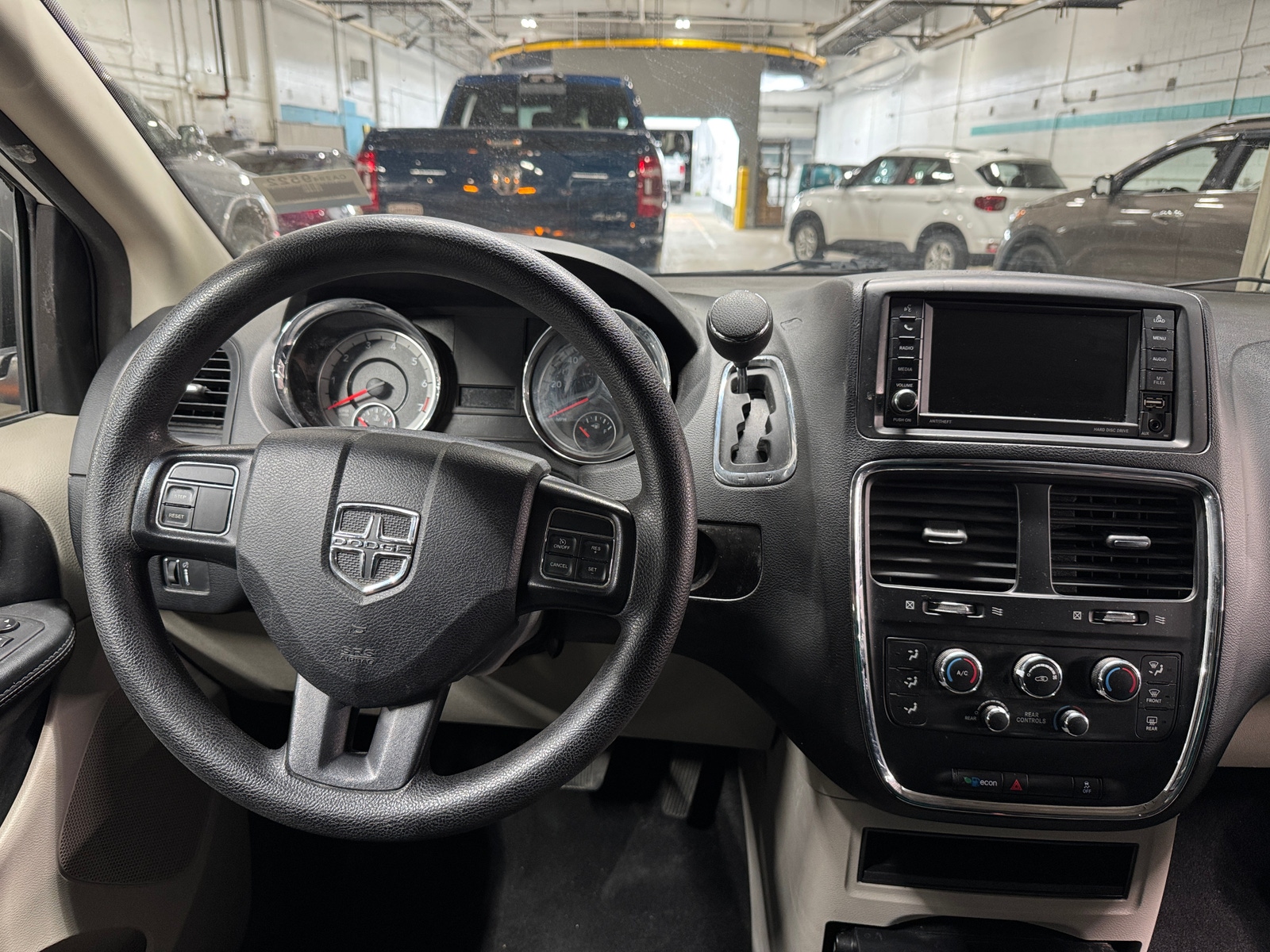 Thumbnail: 2018 Dodge Grand Caravan - 3