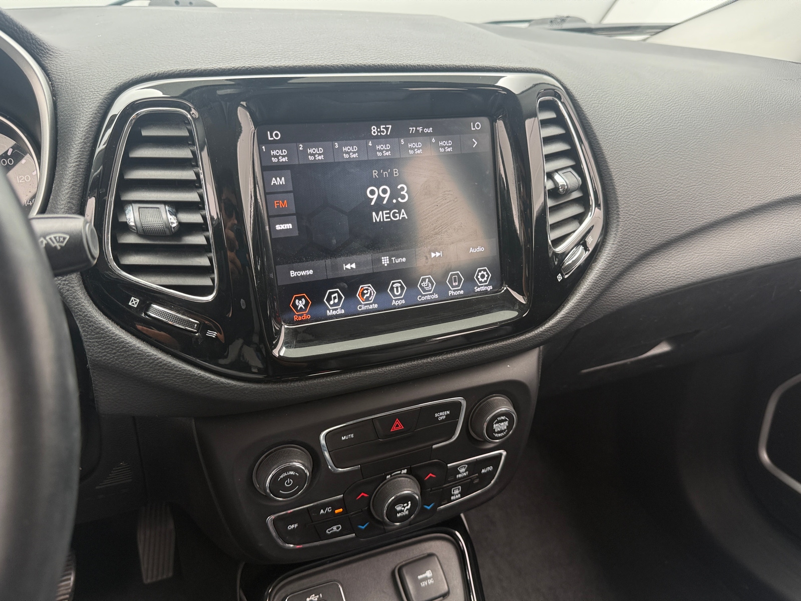 Thumbnail: 2019 Jeep Compass - 3