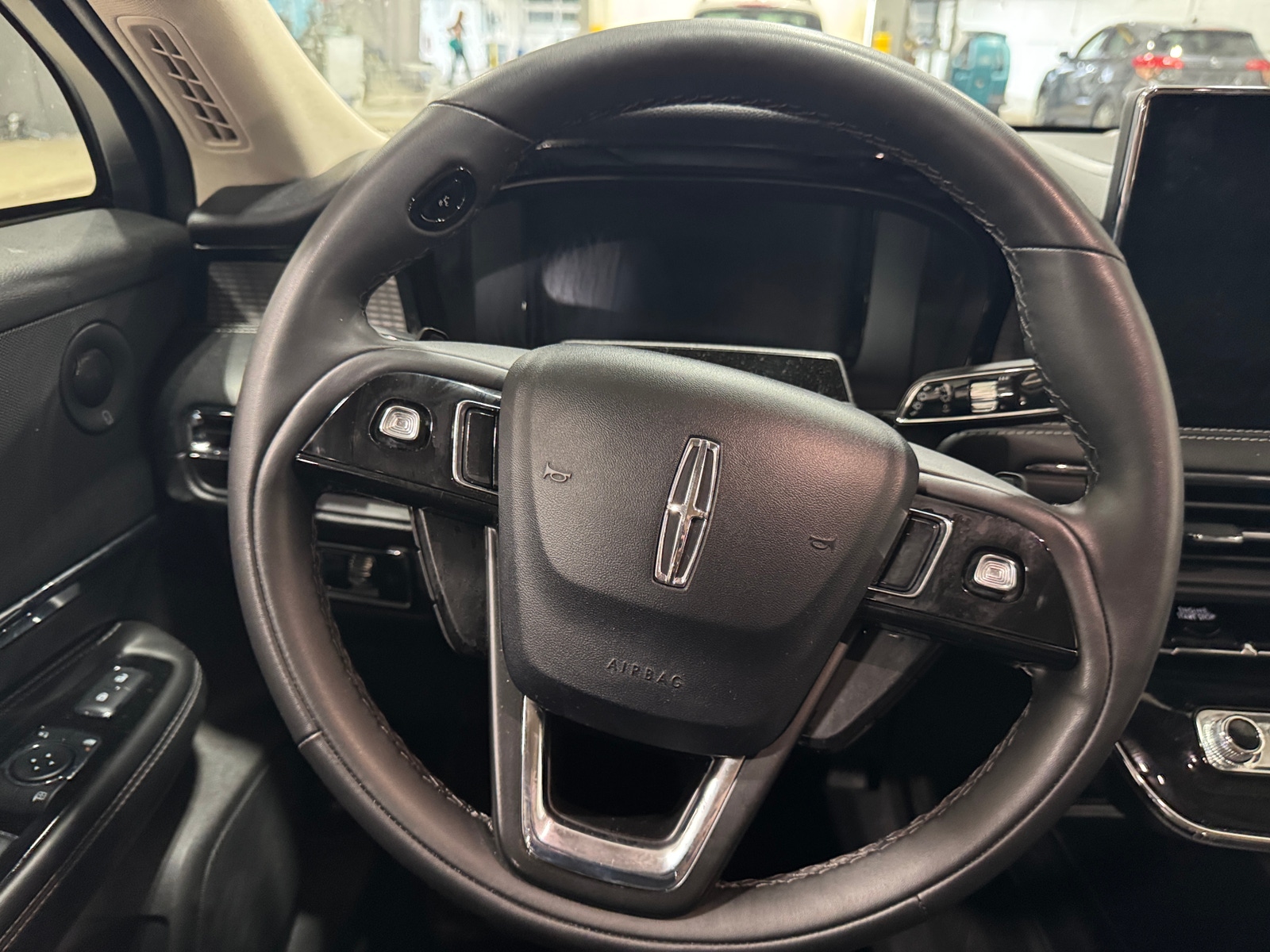 Thumbnail: 2023 Lincoln Corsair - 4