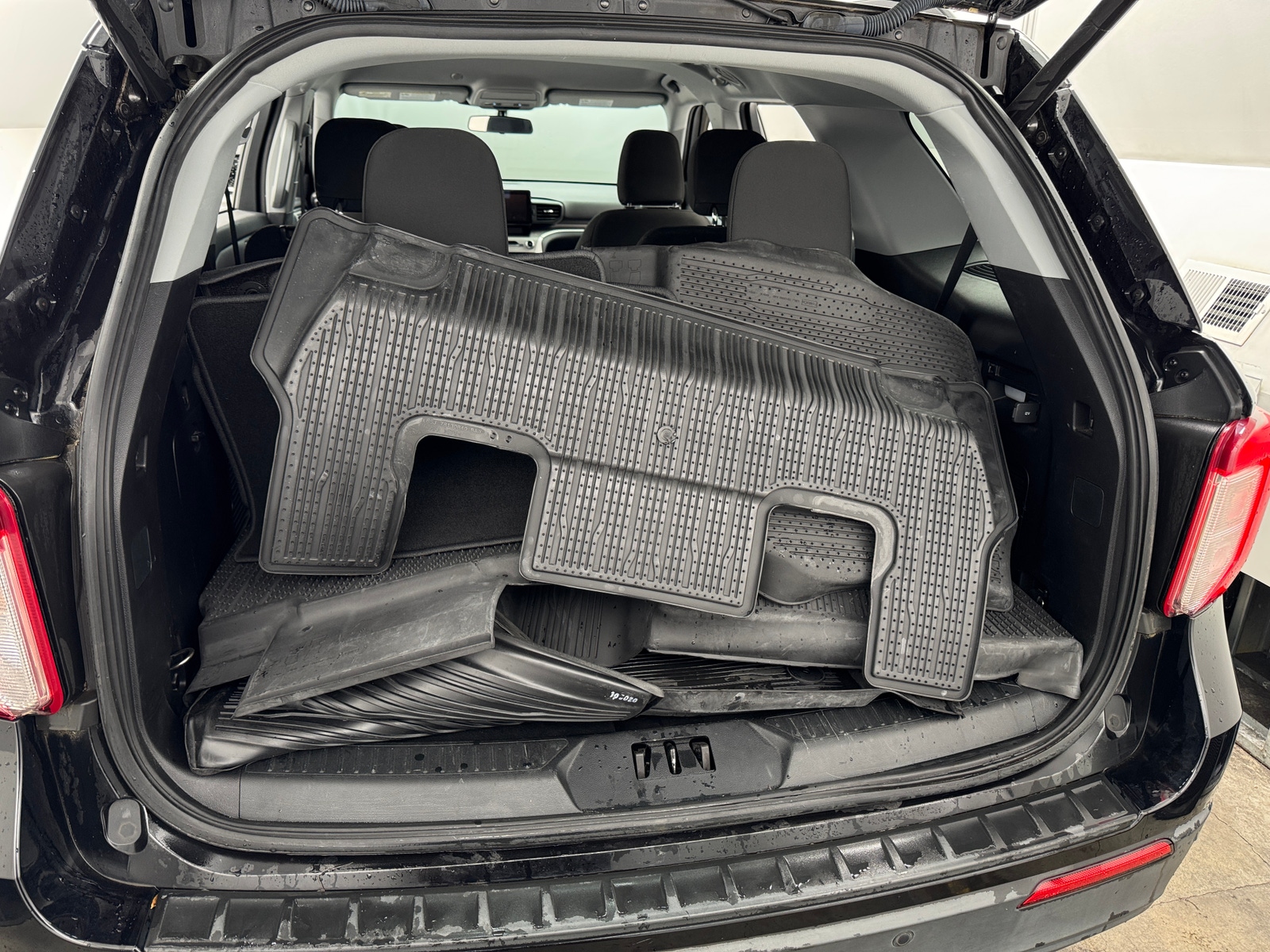 Thumbnail: 2021 Ford Explorer - 7