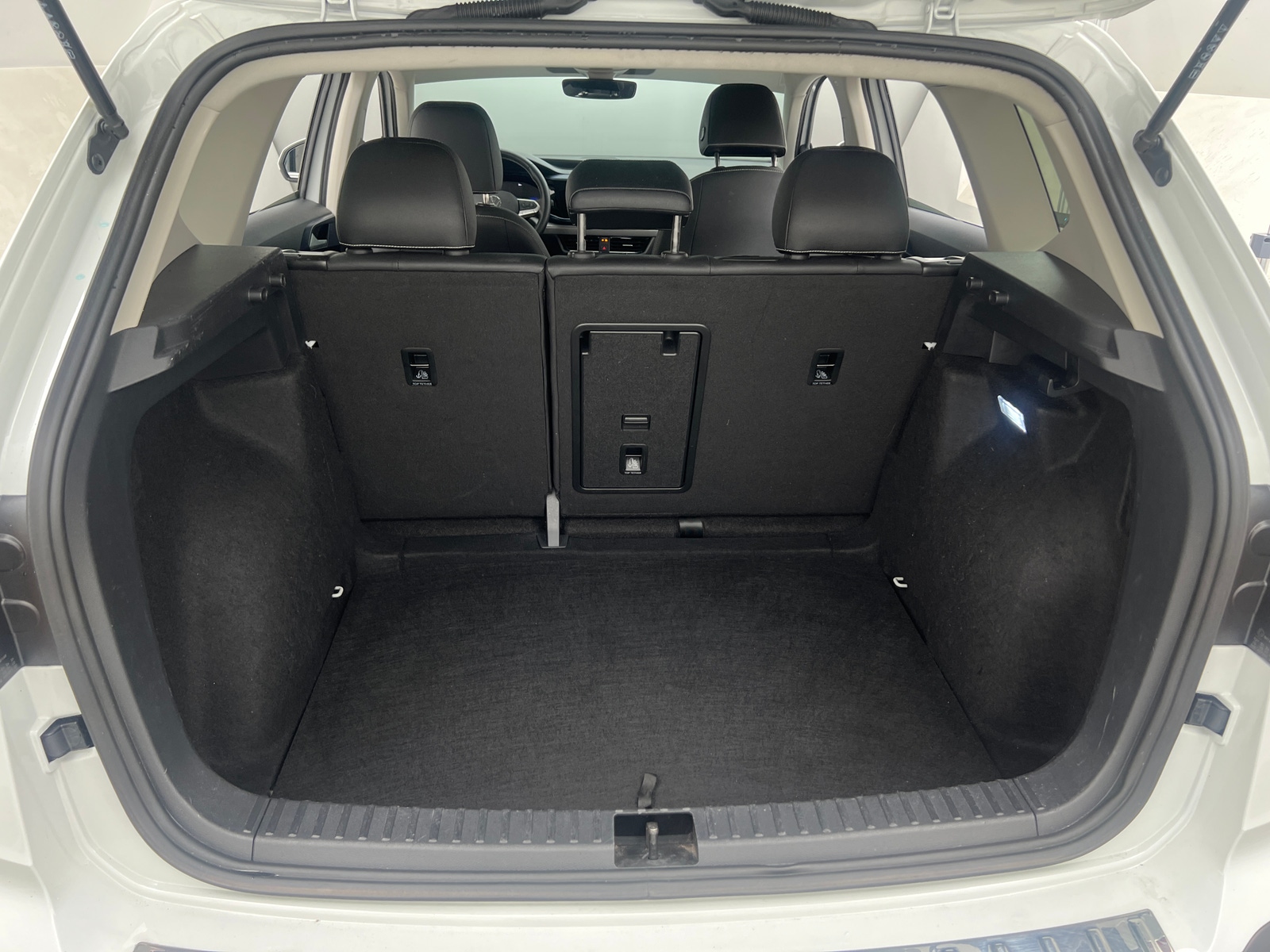 Thumbnail: 2024 Volkswagen Taos - 7