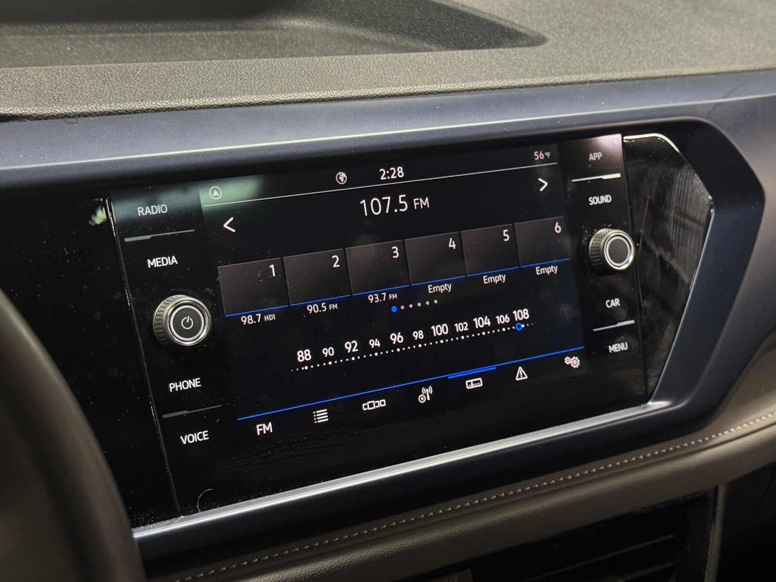 Thumbnail: 2024 Volkswagen Taos - 4