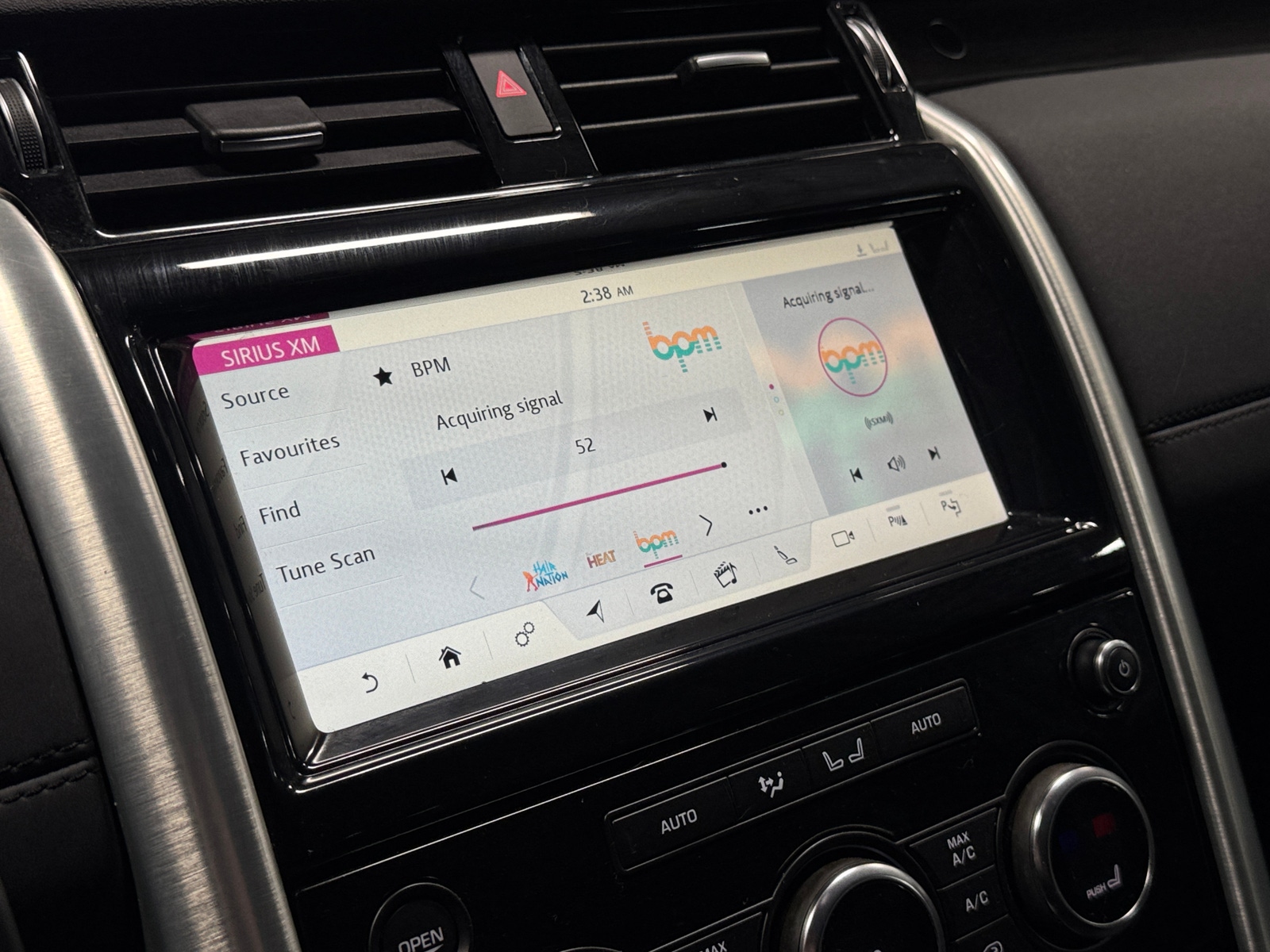 Thumbnail: 2019 Land Rover Discovery - 3