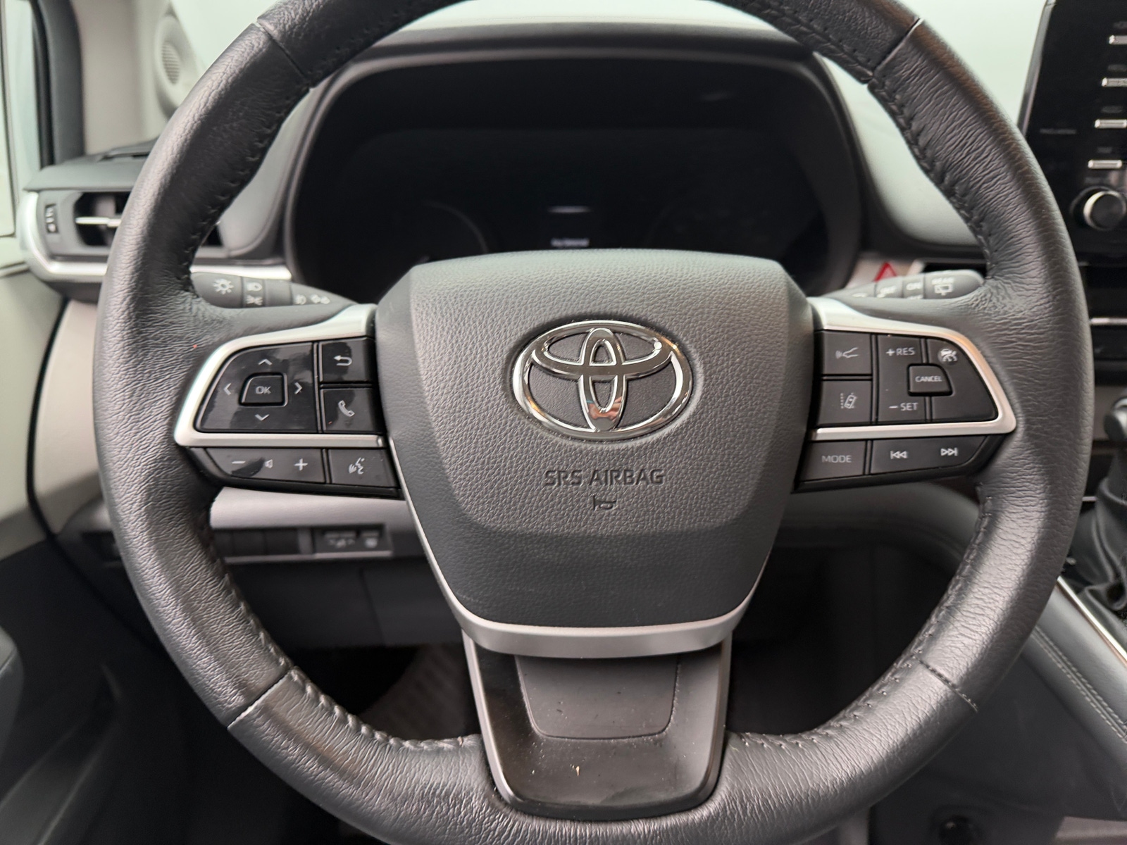 Thumbnail: 2024 Toyota Sienna - 4