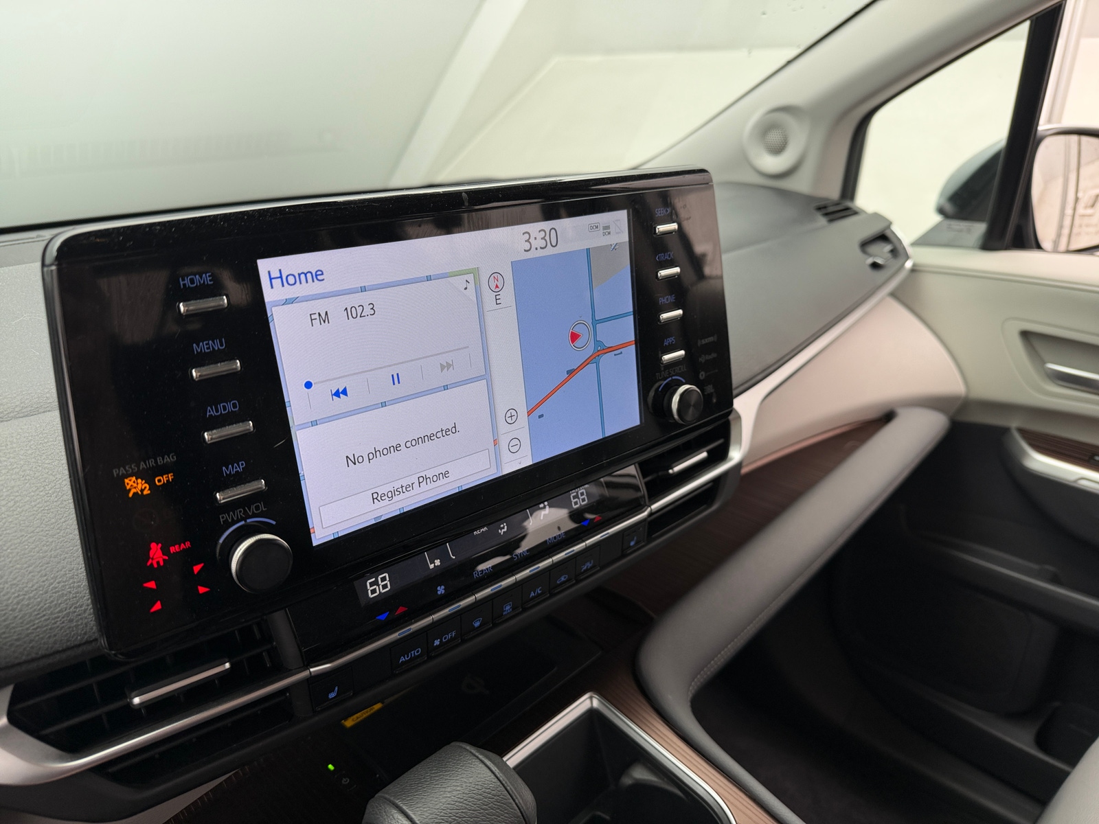 Thumbnail: 2024 Toyota Sienna - 3