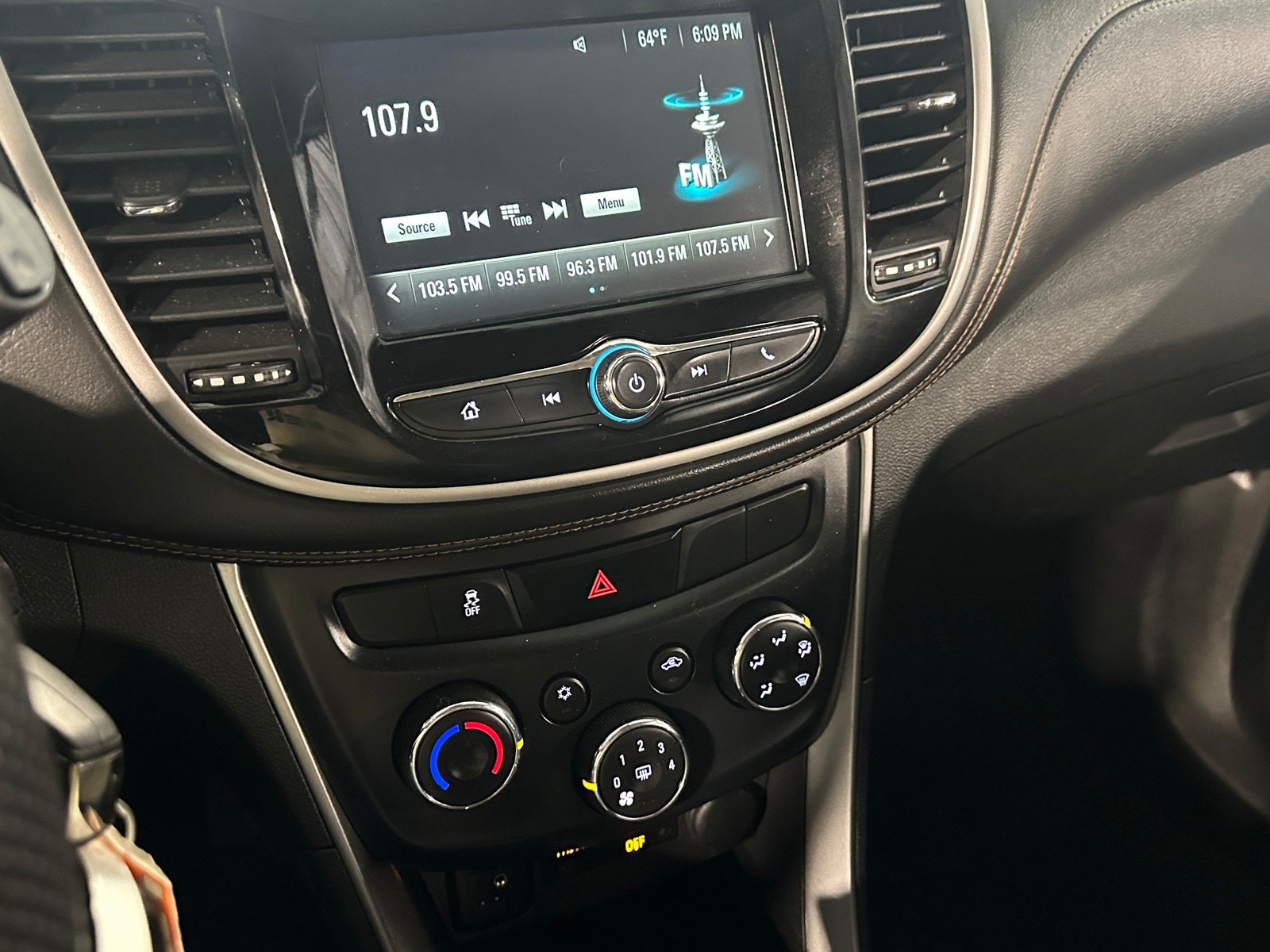 Thumbnail: 2017 Chevrolet Trax - 4