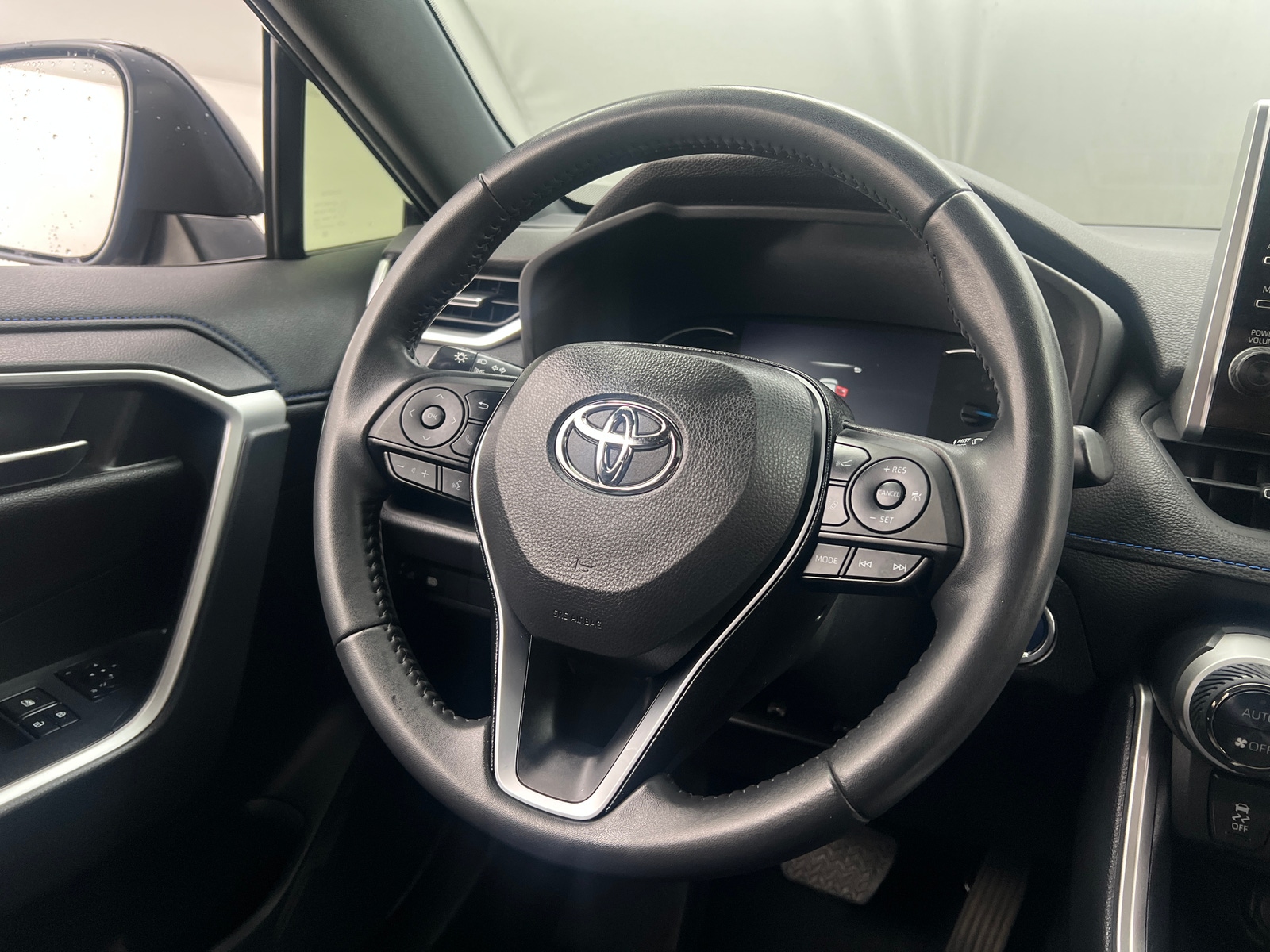 Thumbnail: 2022 Toyota RAV4 - 4