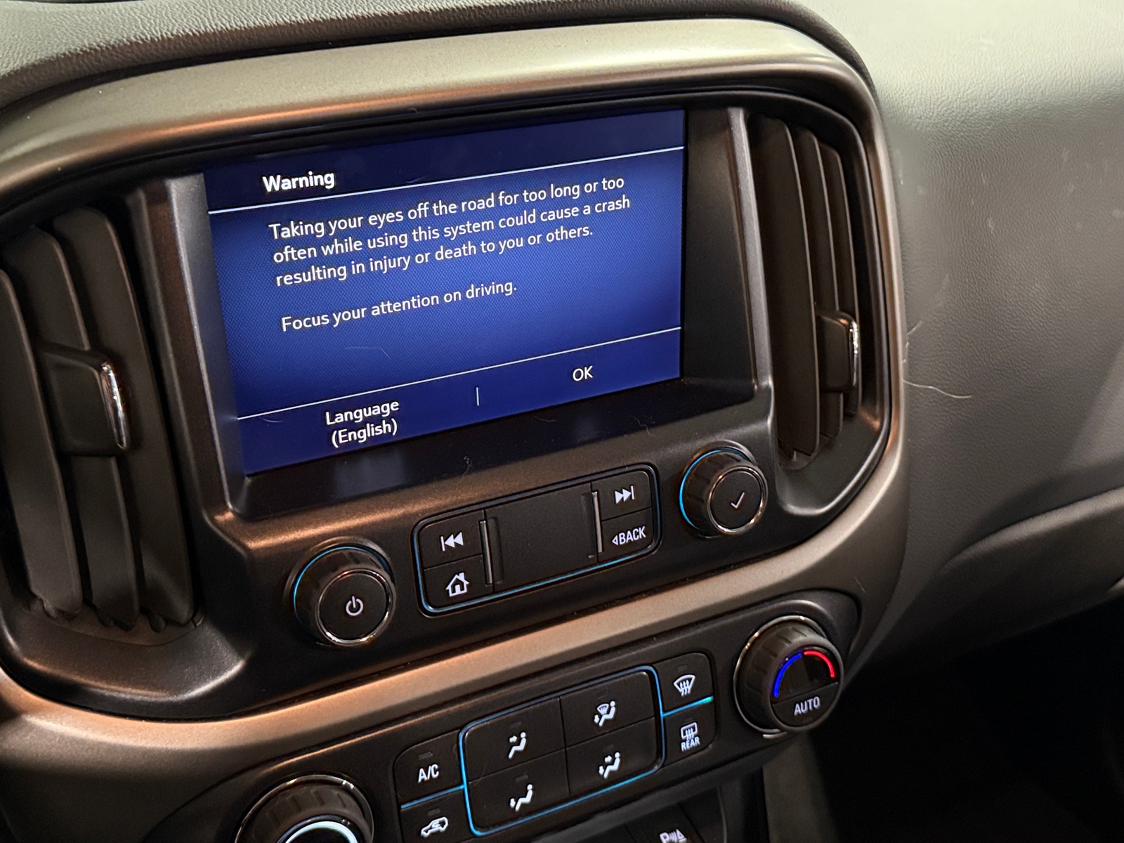 Thumbnail: 2022 Chevrolet Colorado - 3