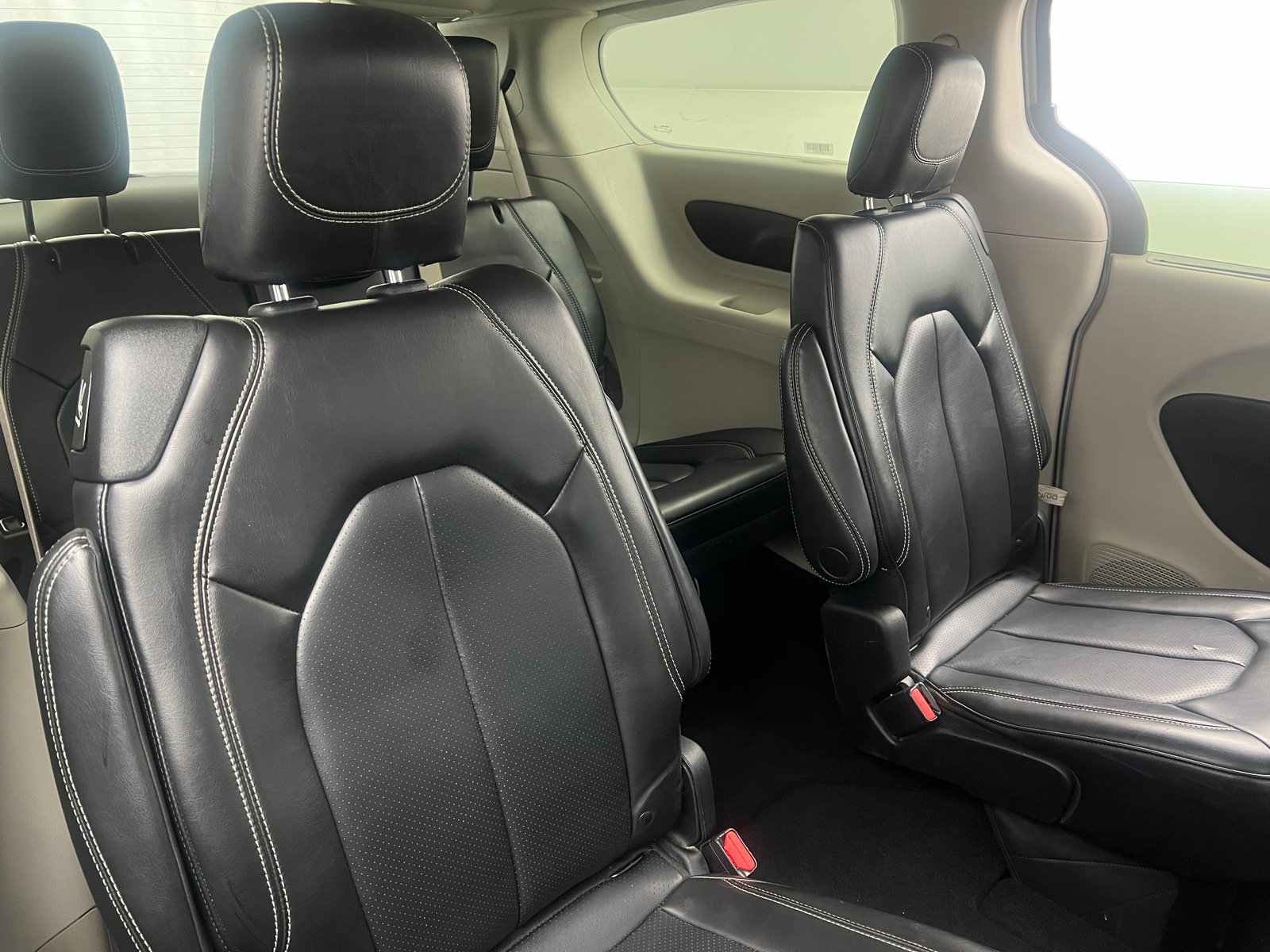 Thumbnail: 2023 Chrysler Pacifica - 5