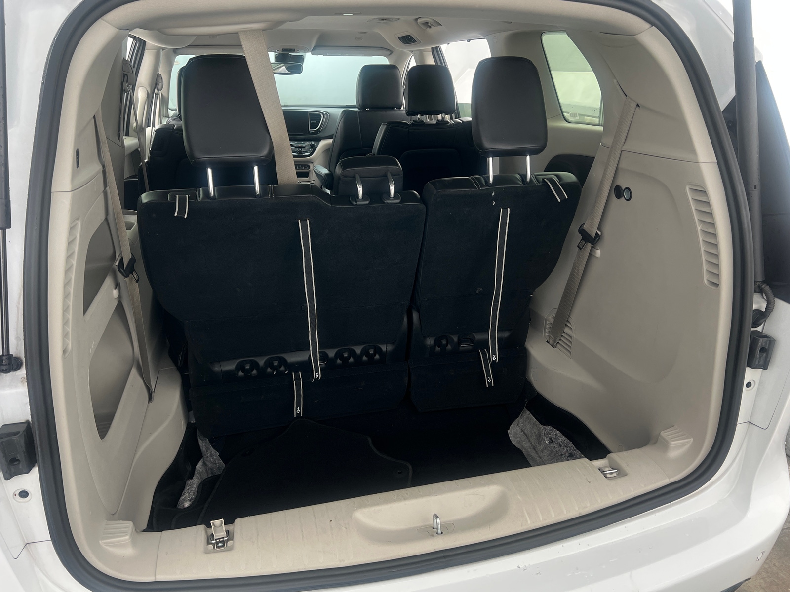 Thumbnail: 2023 Chrysler Pacifica - 6