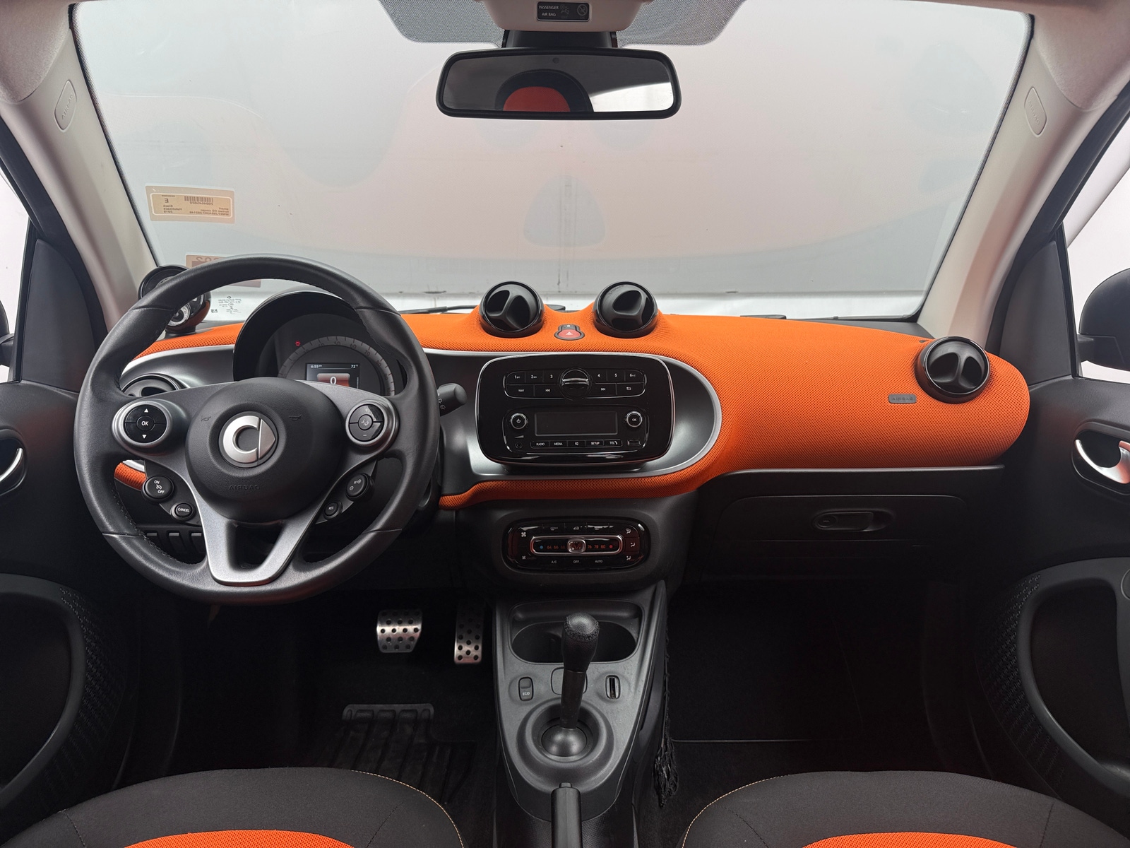 Thumbnail: 2019 smart fortwo - 3