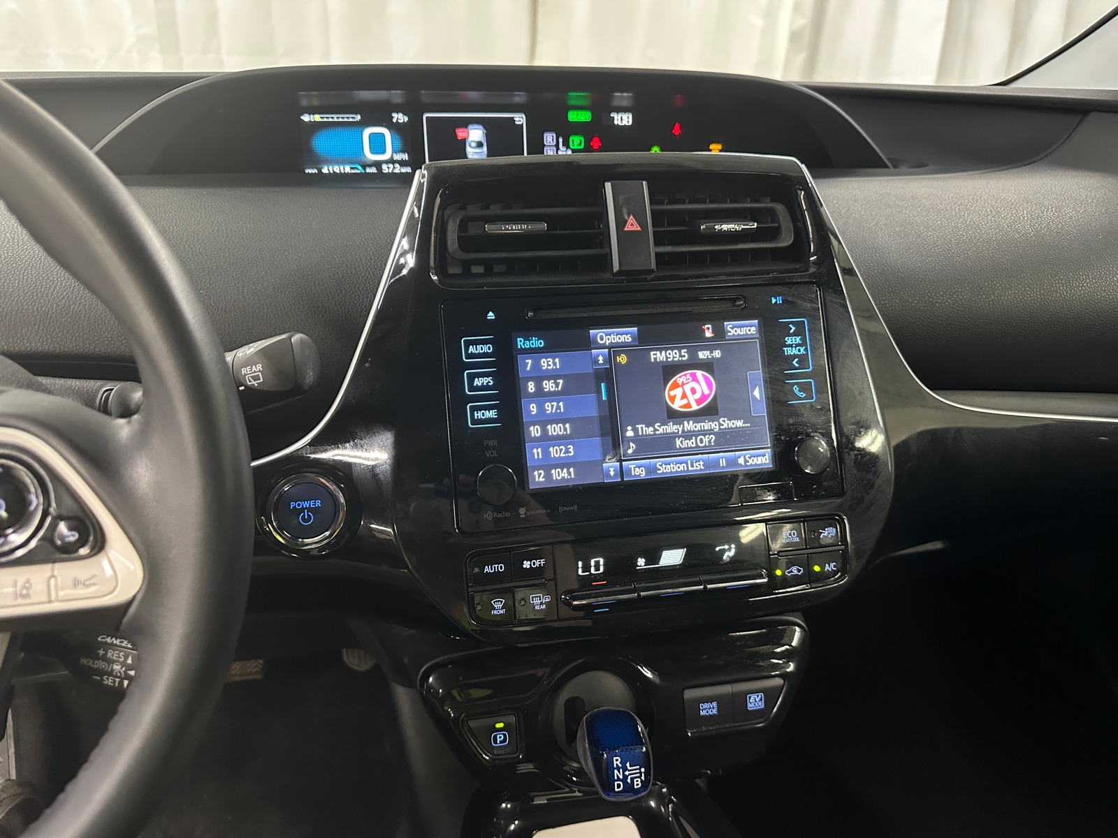 Thumbnail: 2017 Toyota Prius - 4