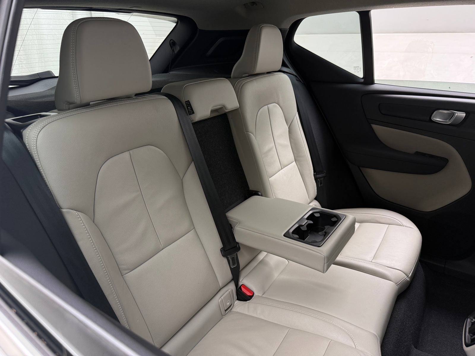 Thumbnail: 2023 Volvo XC40 - 5