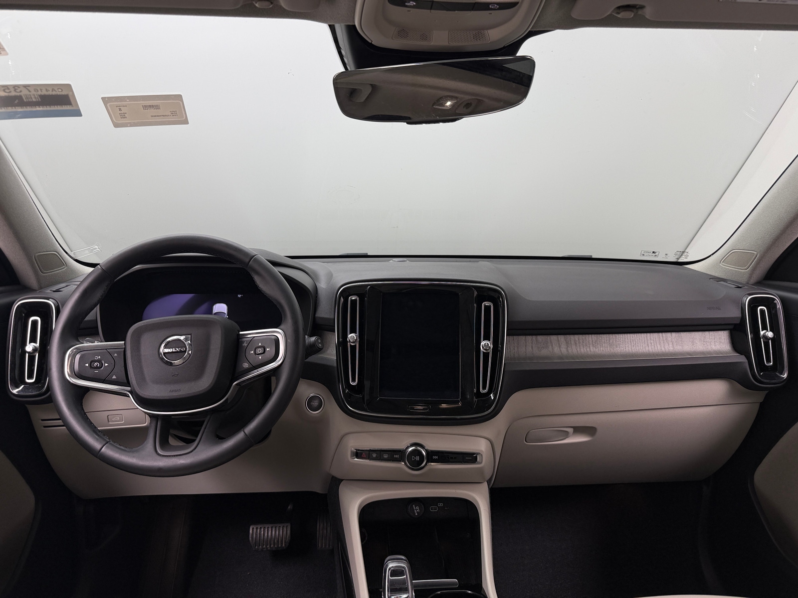 Thumbnail: 2023 Volvo XC40 - 2