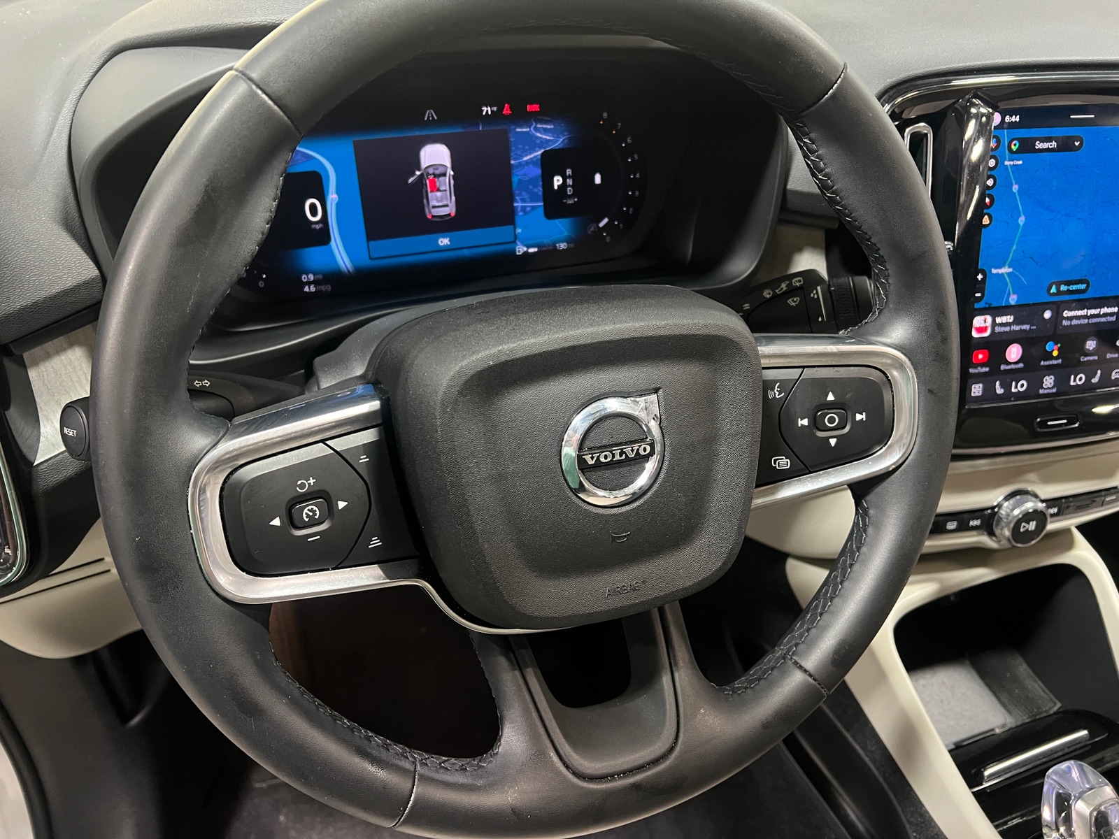 Thumbnail: 2023 Volvo XC40 - 4
