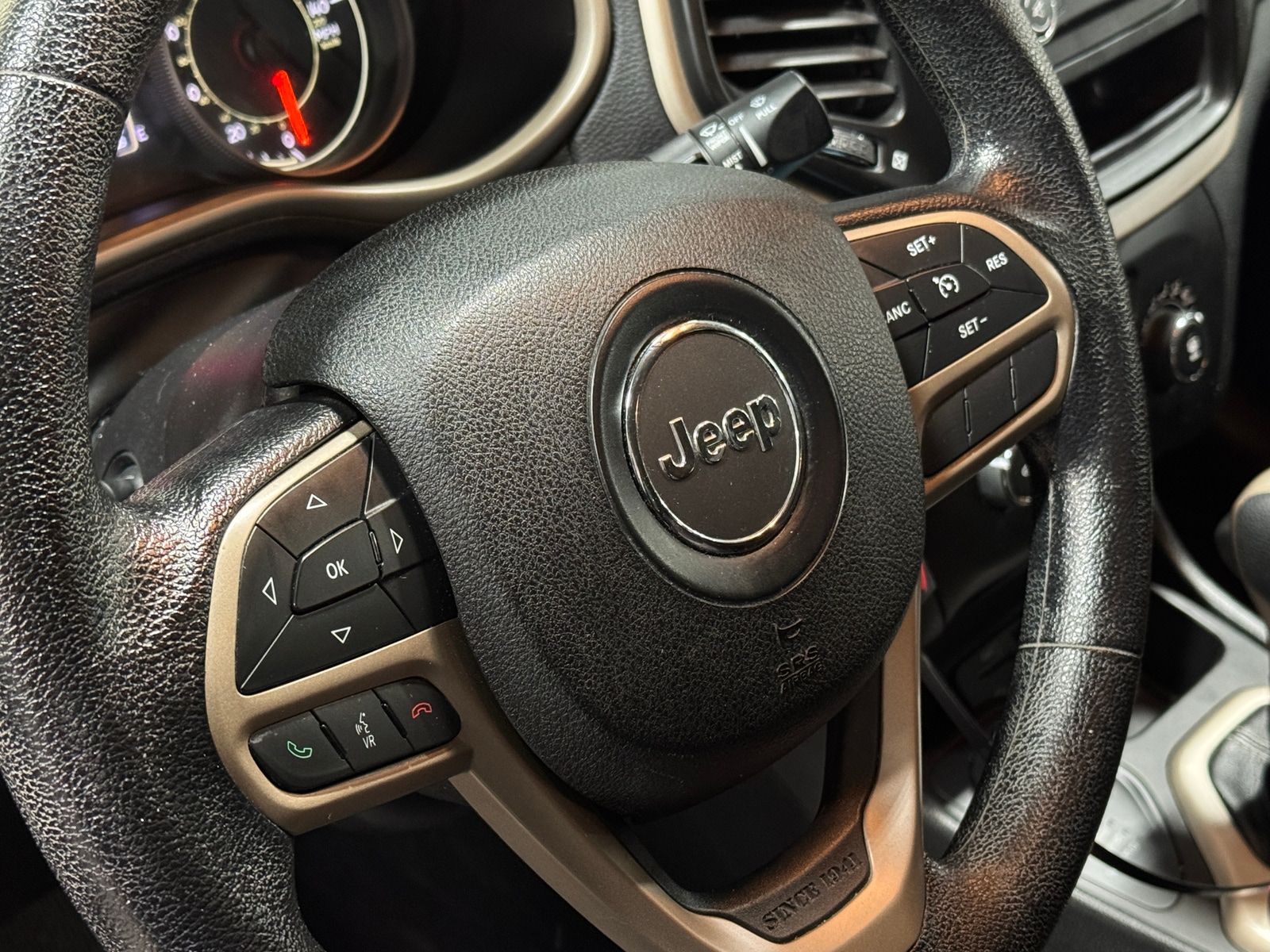 Thumbnail: 2017 Jeep Cherokee - 5