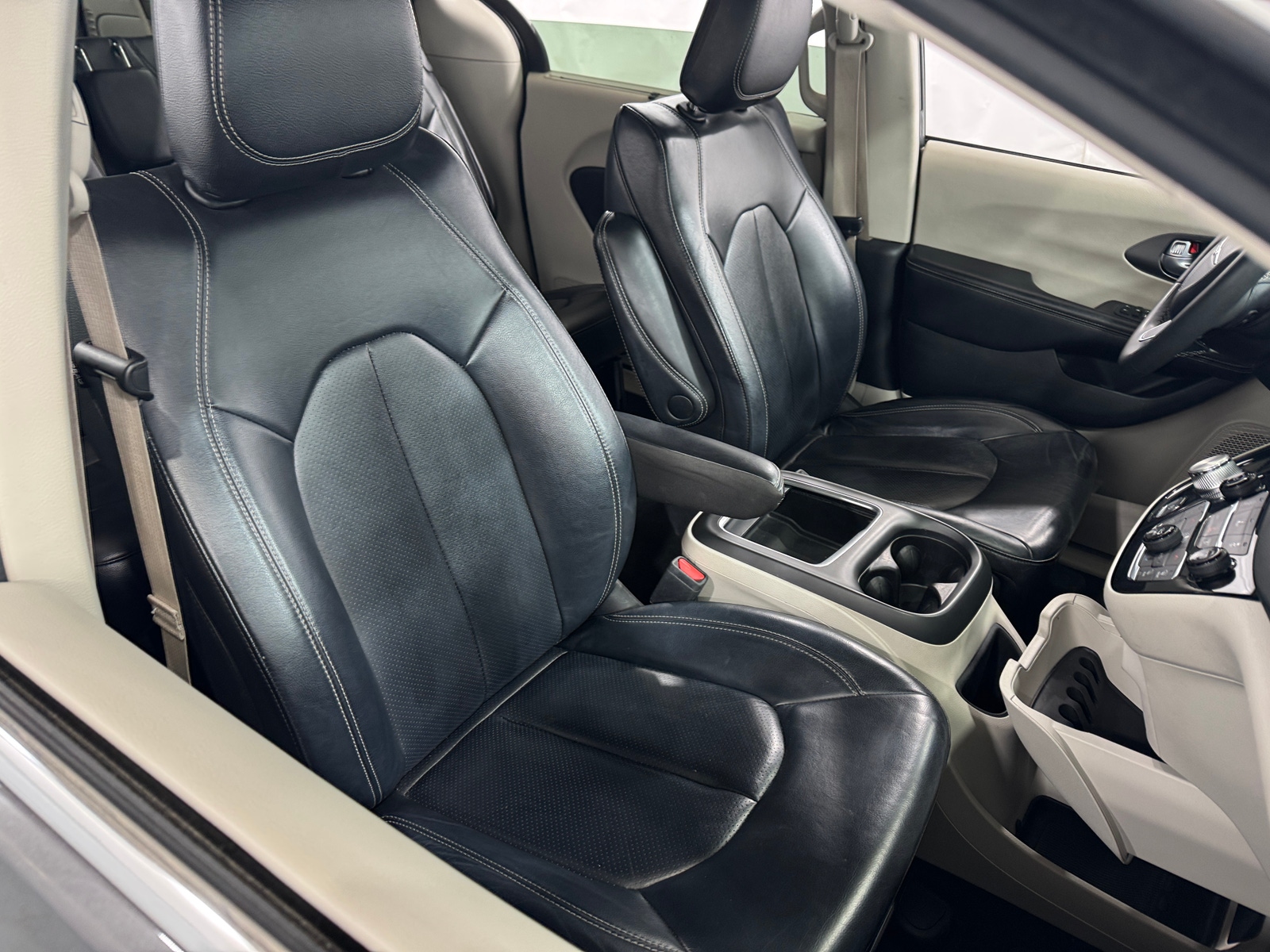 Thumbnail: 2022 Chrysler Pacifica - 2