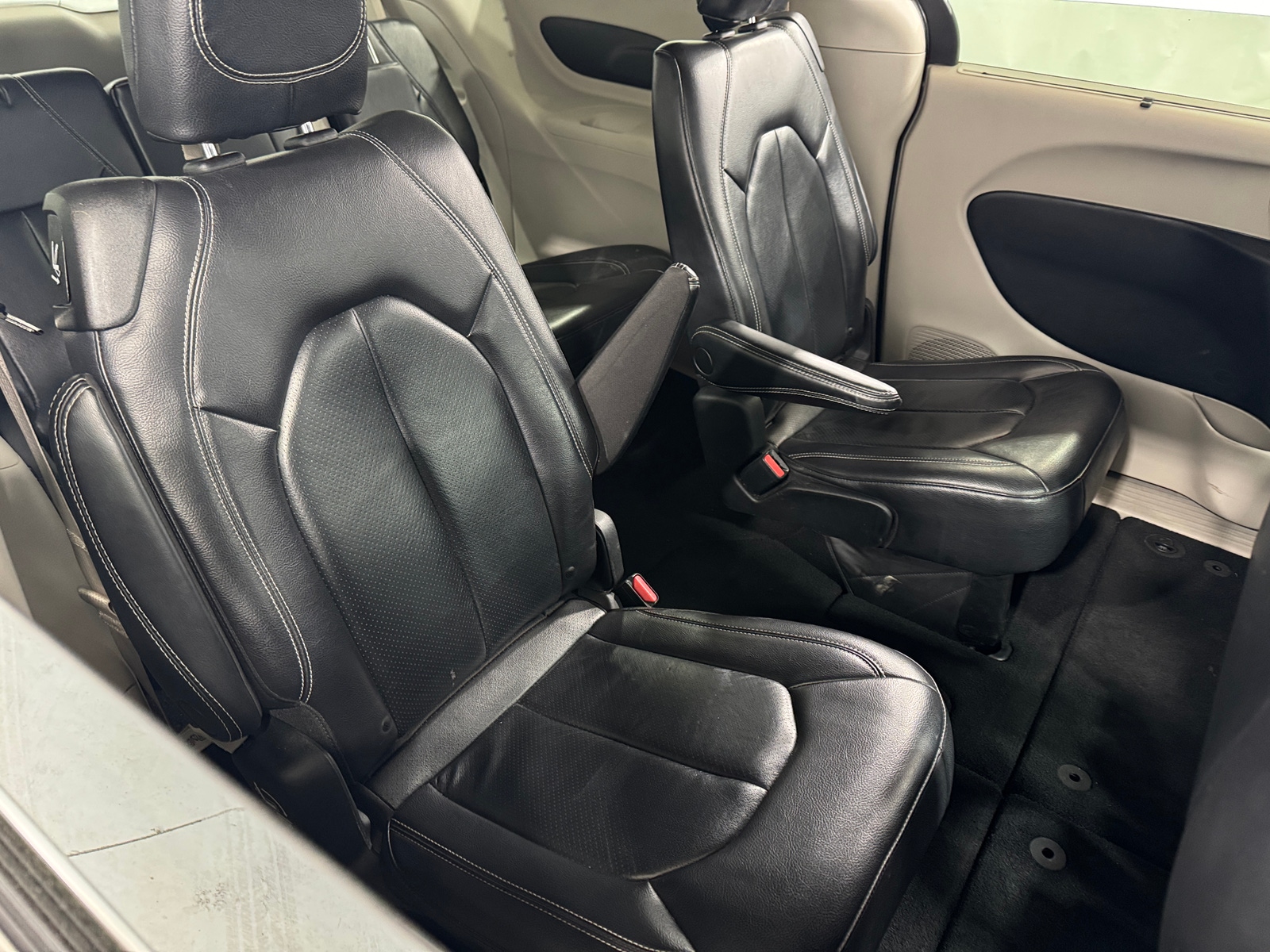 Thumbnail: 2022 Chrysler Pacifica - 6