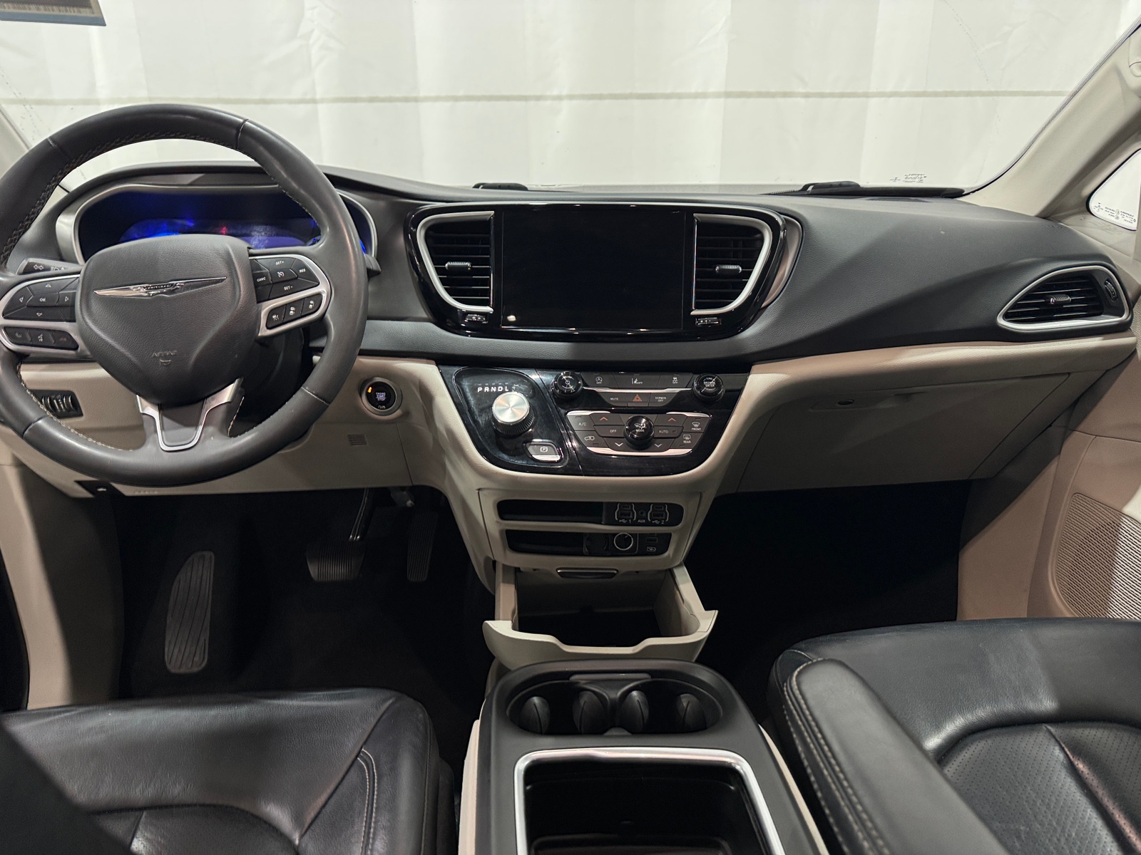 Thumbnail: 2022 Chrysler Pacifica - 3