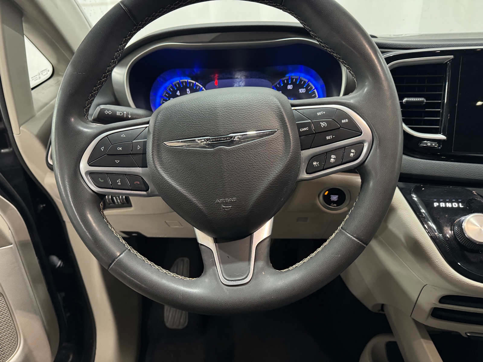 Thumbnail: 2022 Chrysler Pacifica - 5