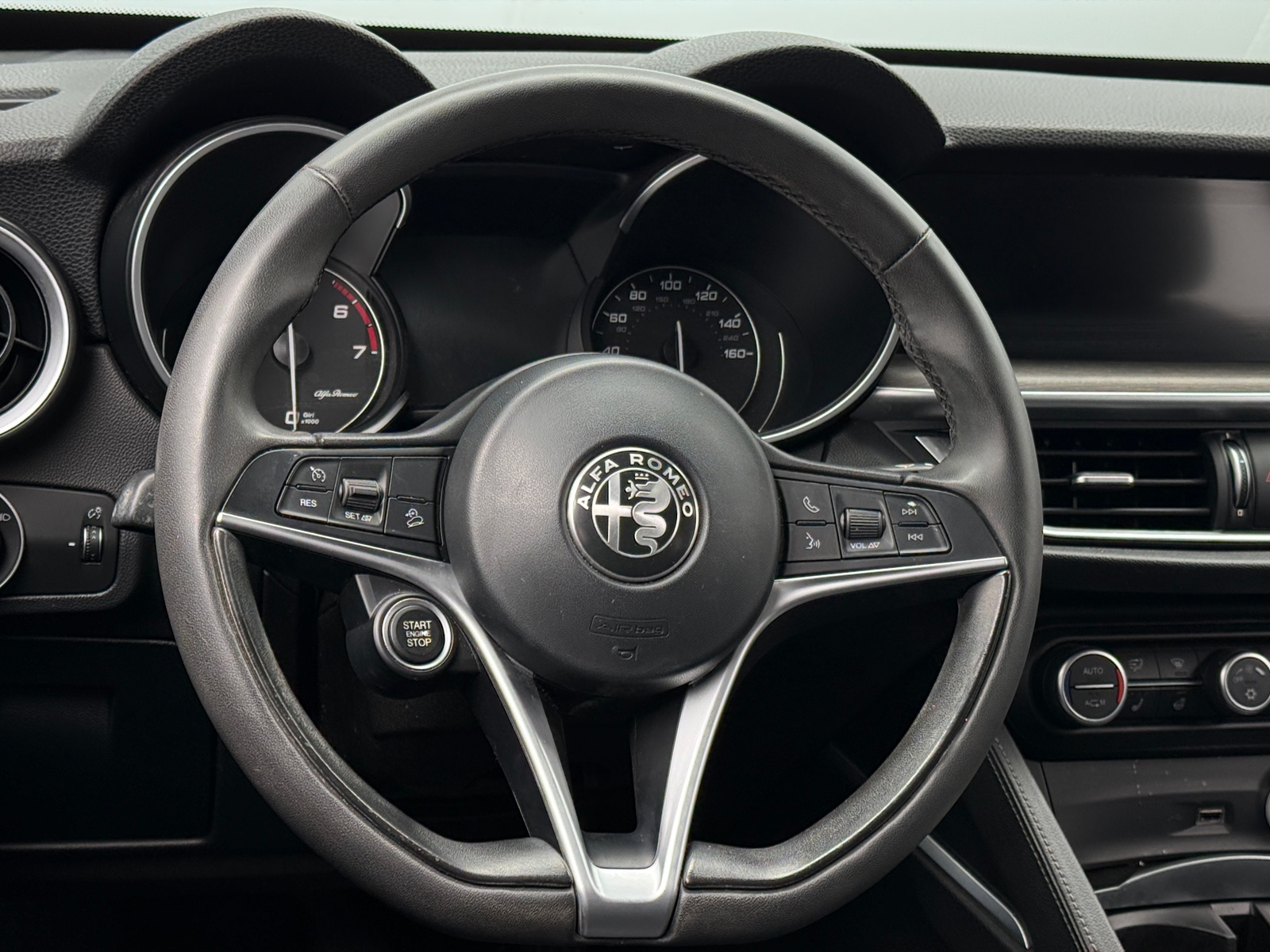 Thumbnail: 2018 Alfa Romeo Stelvio - 4