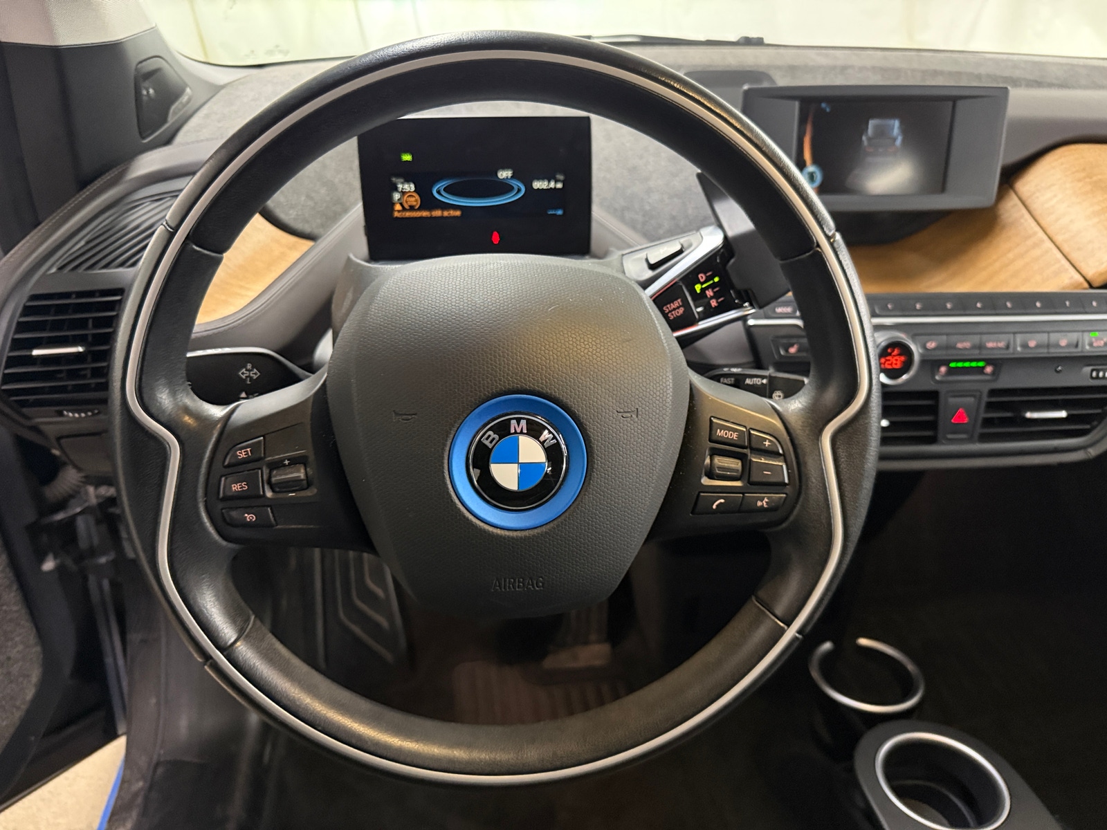 Thumbnail: 2015 BMW i3 - 4