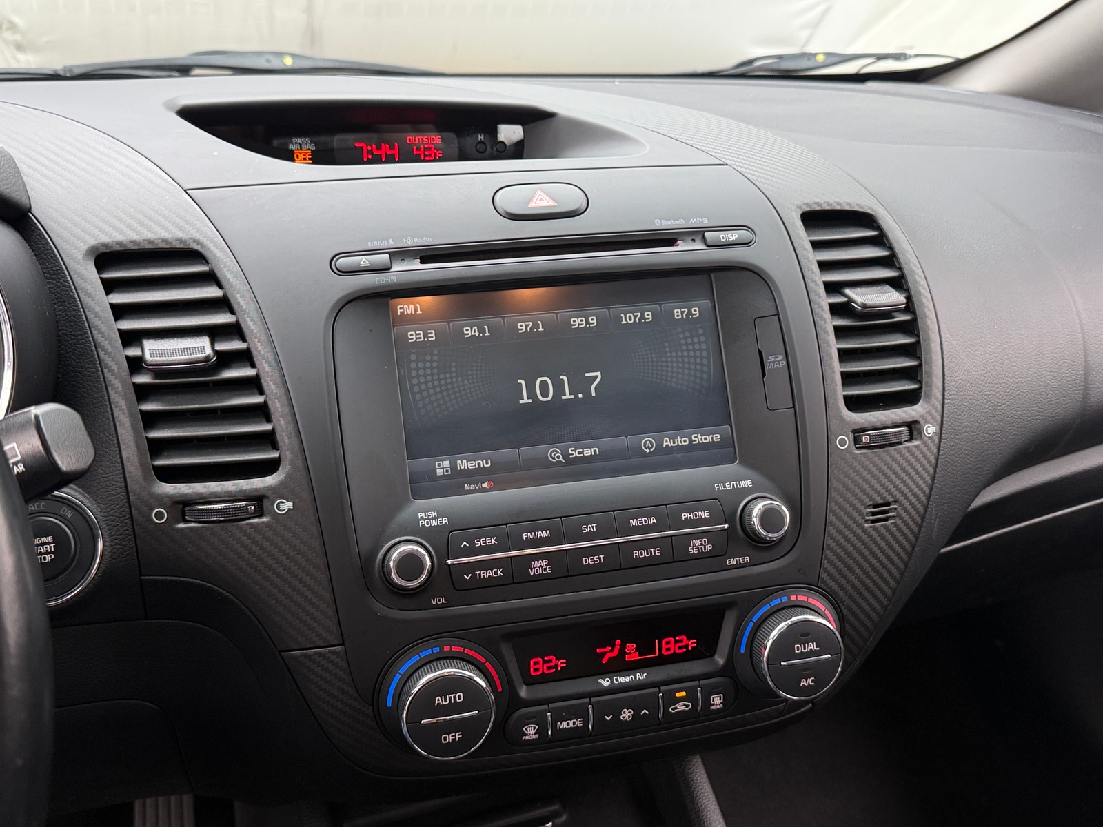 Thumbnail: 2016 Kia Forte - 3