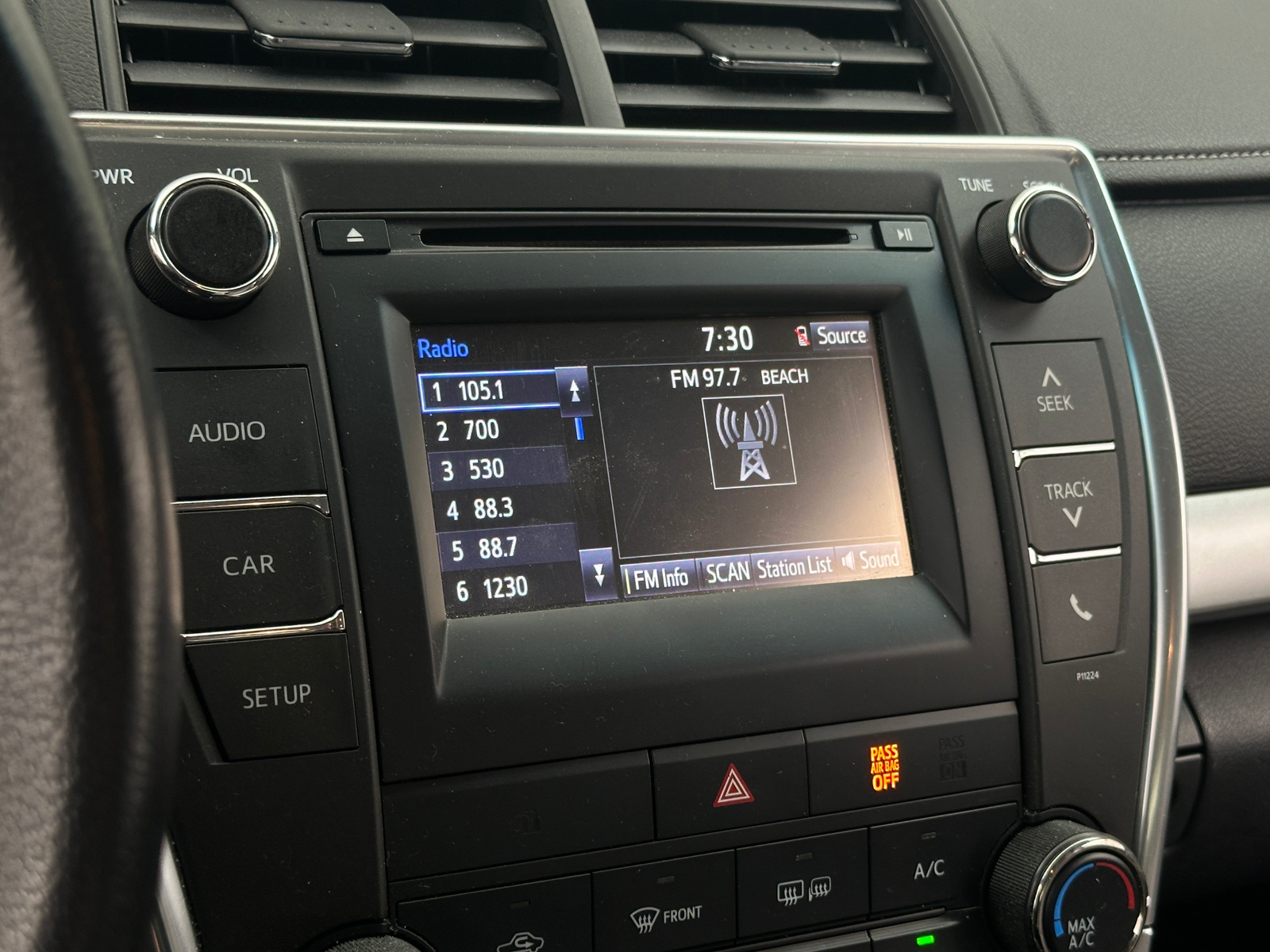 Thumbnail: 2016 Toyota Camry - 4