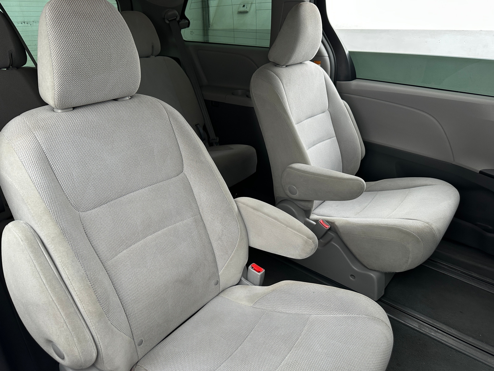 Thumbnail: 2019 Toyota Sienna - 6