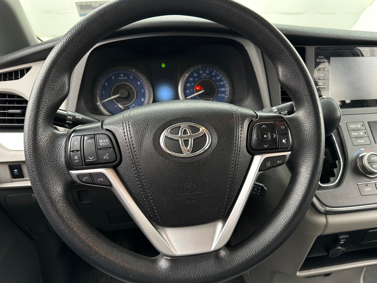 Thumbnail: 2019 Toyota Sienna - 5