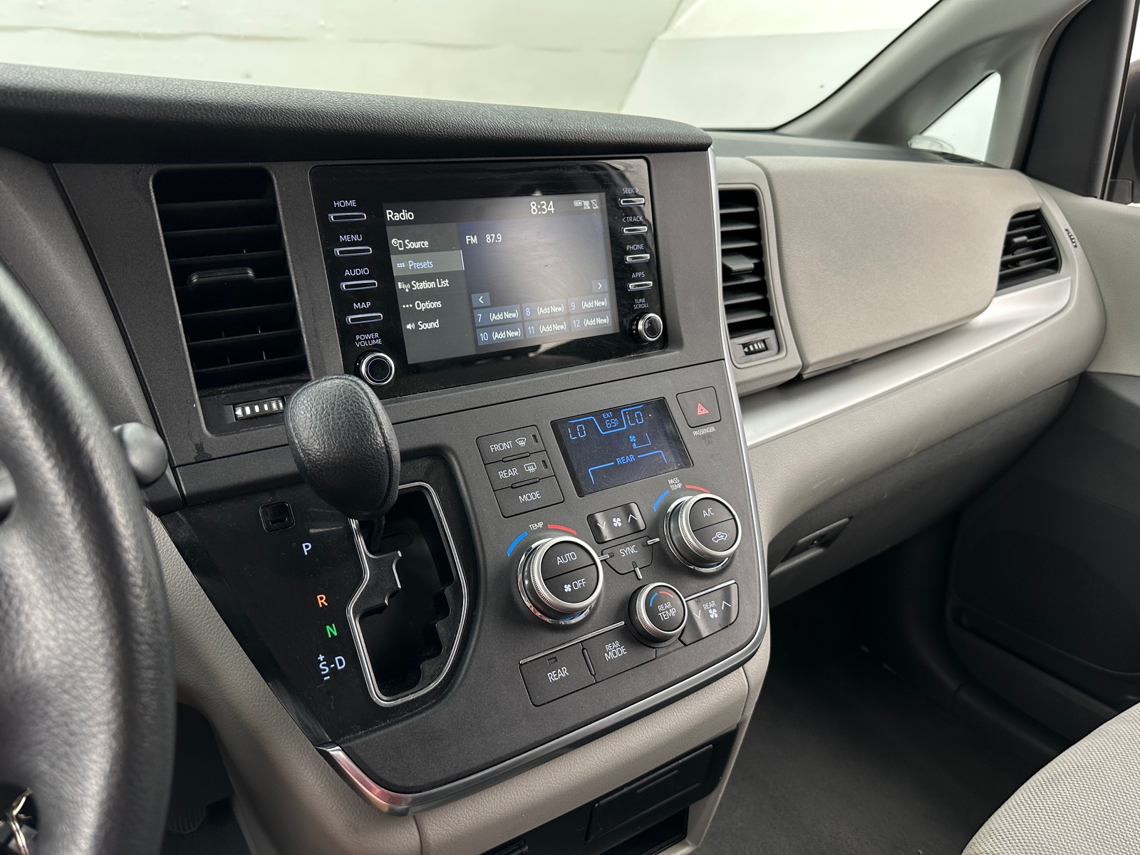 Thumbnail: 2019 Toyota Sienna - 4