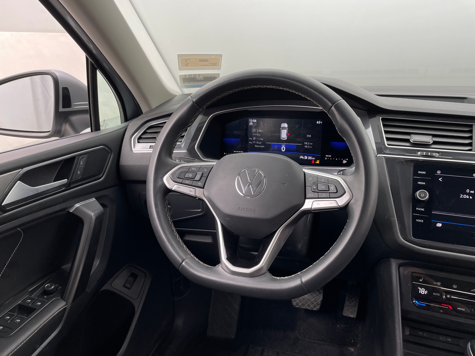 Thumbnail: 2022 Volkswagen Tiguan - 4