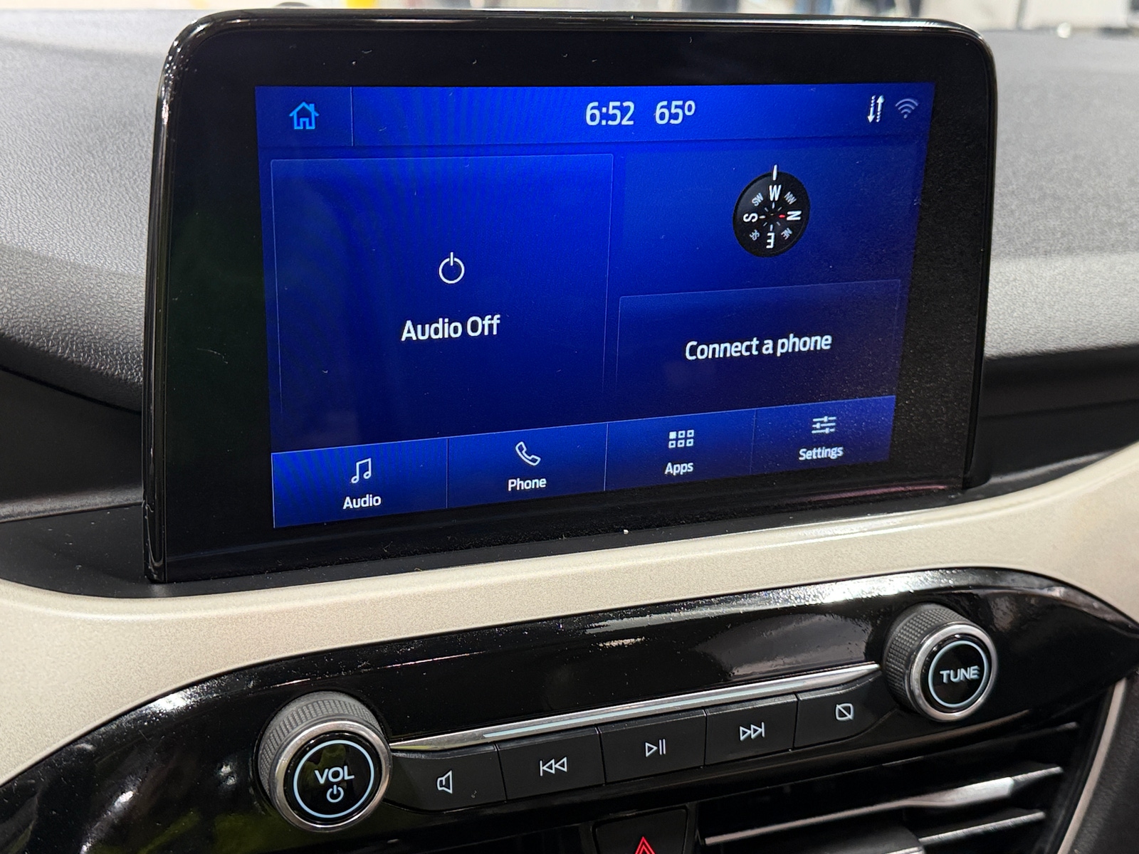 Thumbnail: 2021 Ford Escape - 3