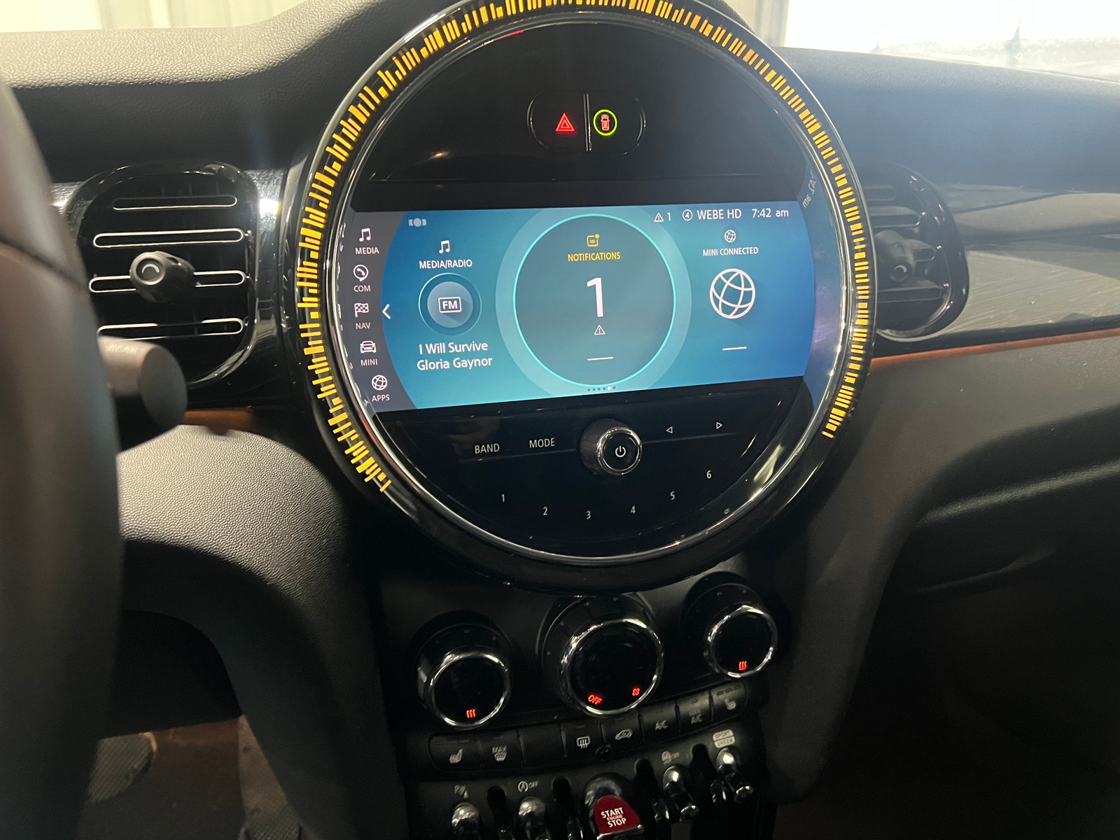 Thumbnail: 2022 MINI Cooper Hardtop - 3