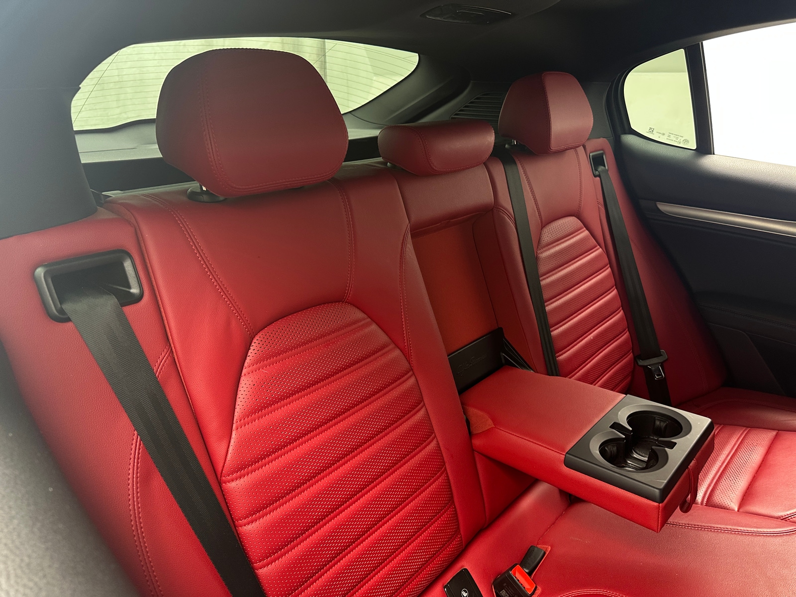 Thumbnail: 2022 Alfa Romeo Stelvio - 5