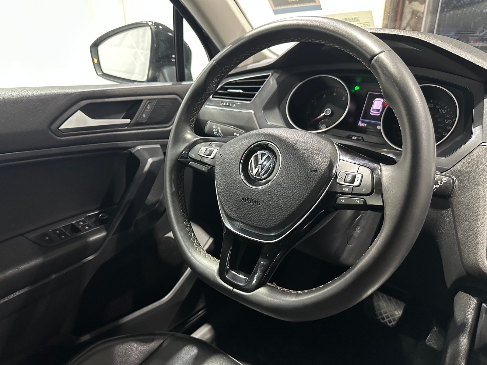 Thumbnail: 2021 Volkswagen Tiguan - 5