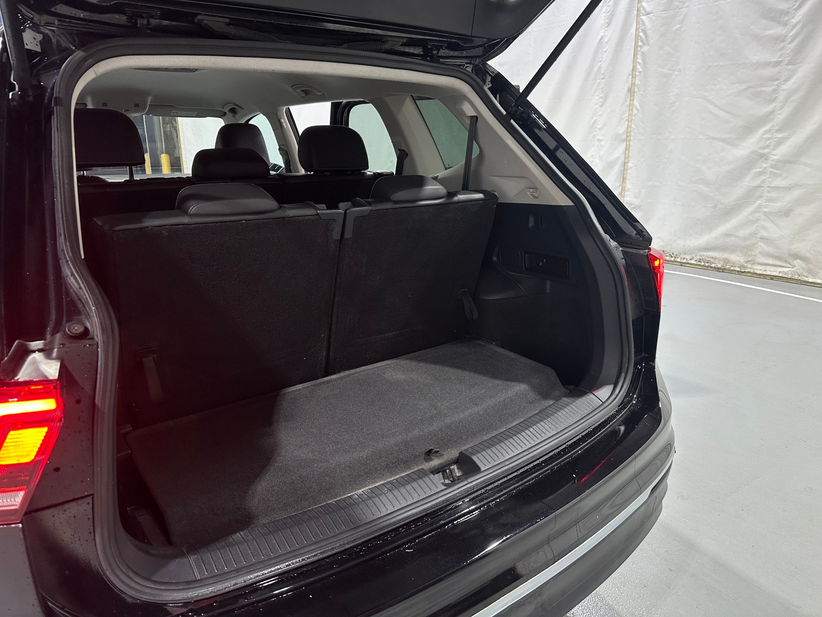 Thumbnail: 2021 Volkswagen Tiguan - 7