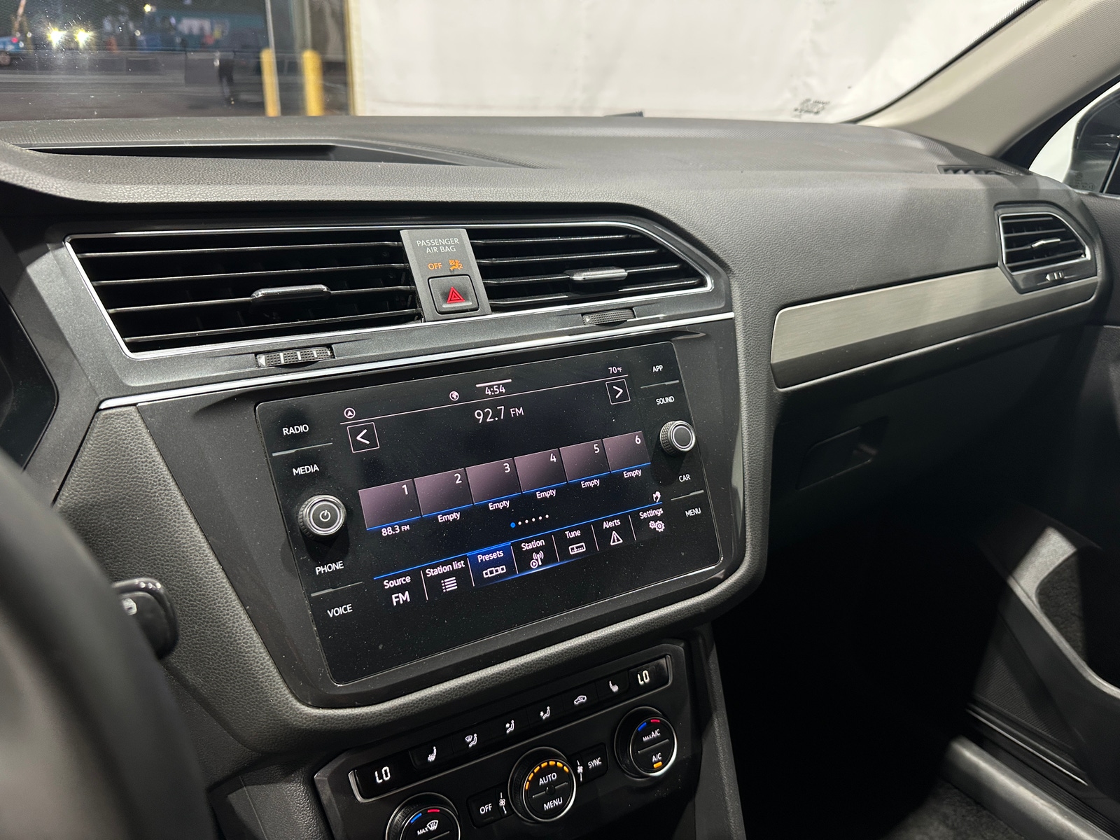 Thumbnail: 2021 Volkswagen Tiguan - 4