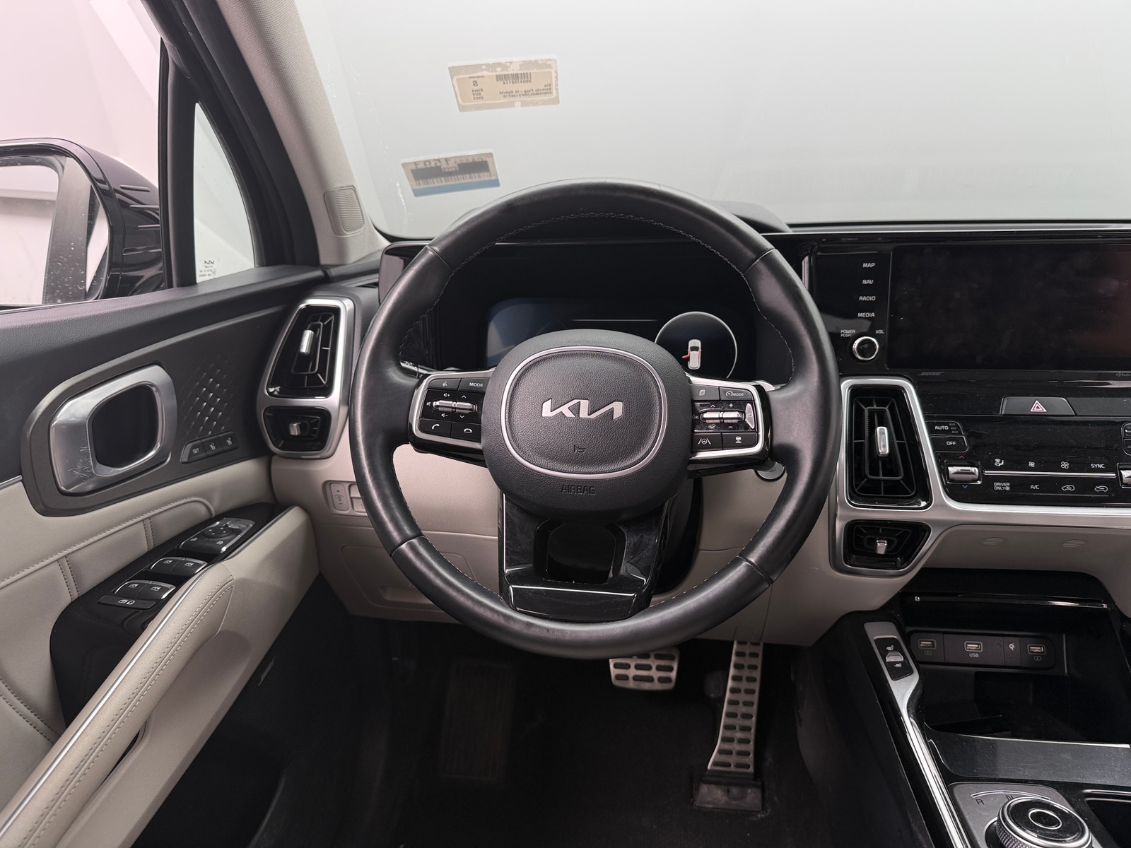 Thumbnail: 2023 Kia Sorento - 4