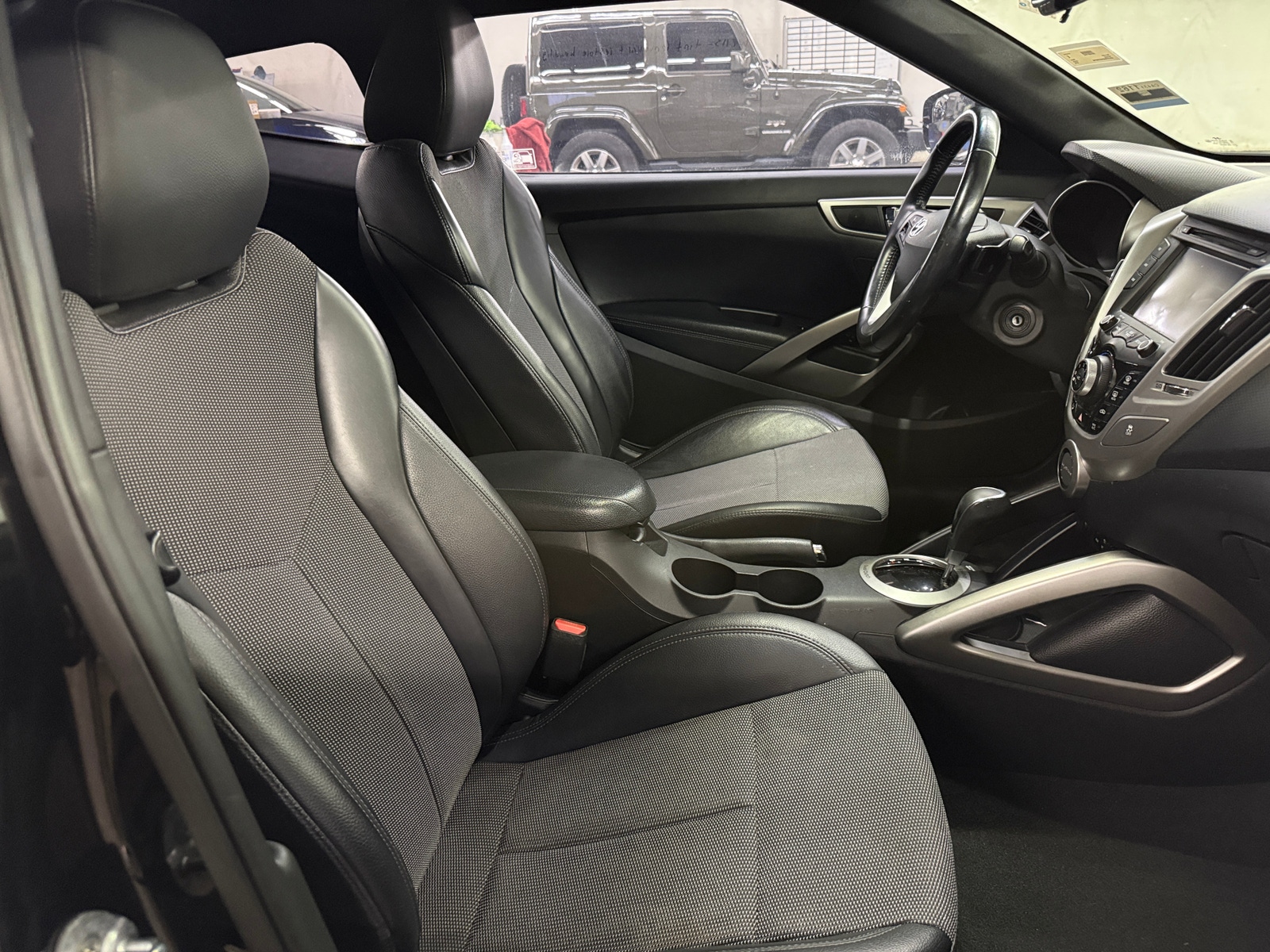 Thumbnail: 2016 Hyundai Veloster - 2