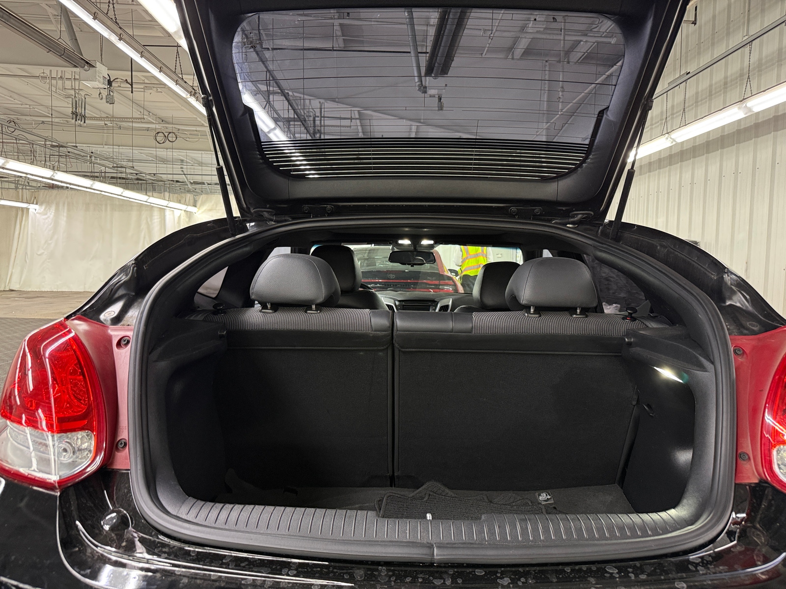 Thumbnail: 2016 Hyundai Veloster - 7