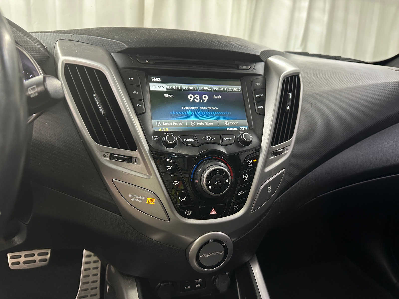 Thumbnail: 2016 Hyundai Veloster - 4