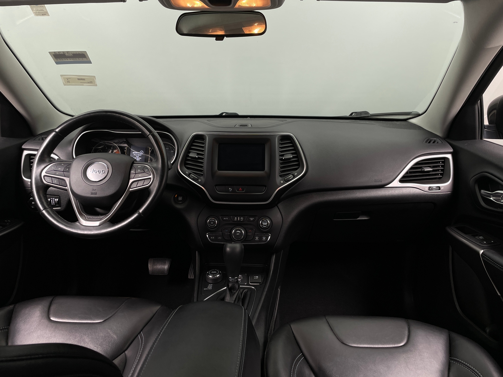 Thumbnail: 2019 Jeep Cherokee - 3