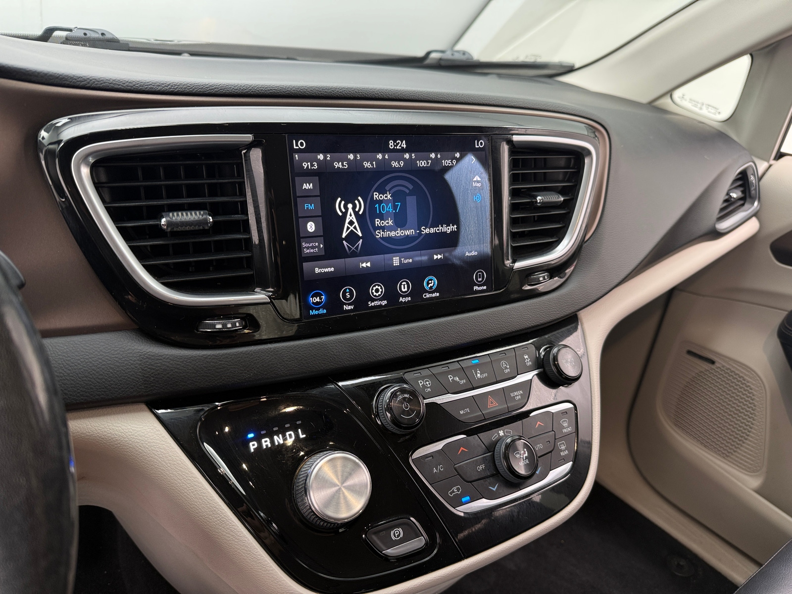 Thumbnail: 2019 Chrysler Pacifica - 3